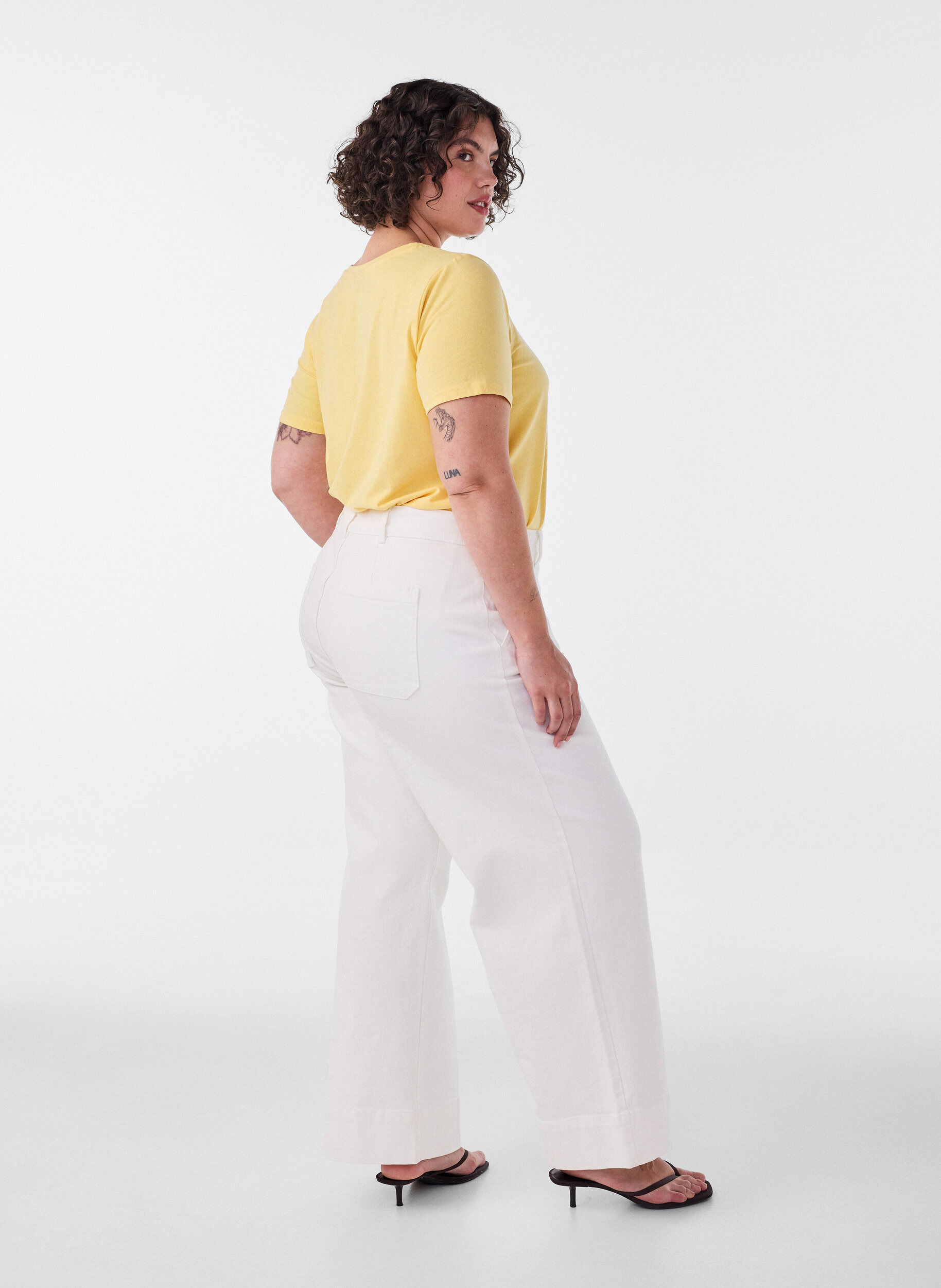 ZizziEnsfarvet basis t-shirt i bomuld, Gul, Model image number 2