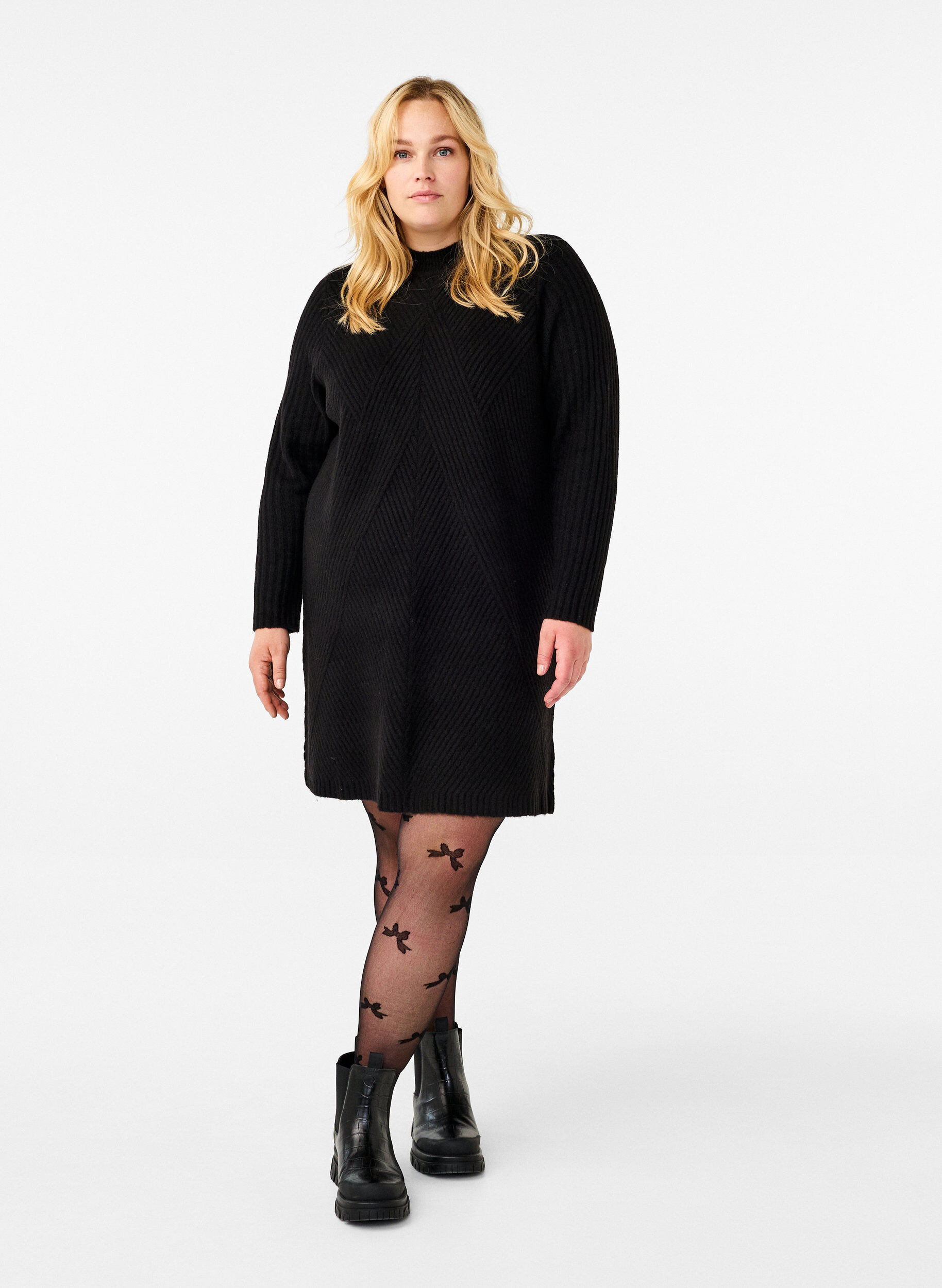 Zizzi Kort ribstrikket kjole med rund hals, Black, Model image number 2