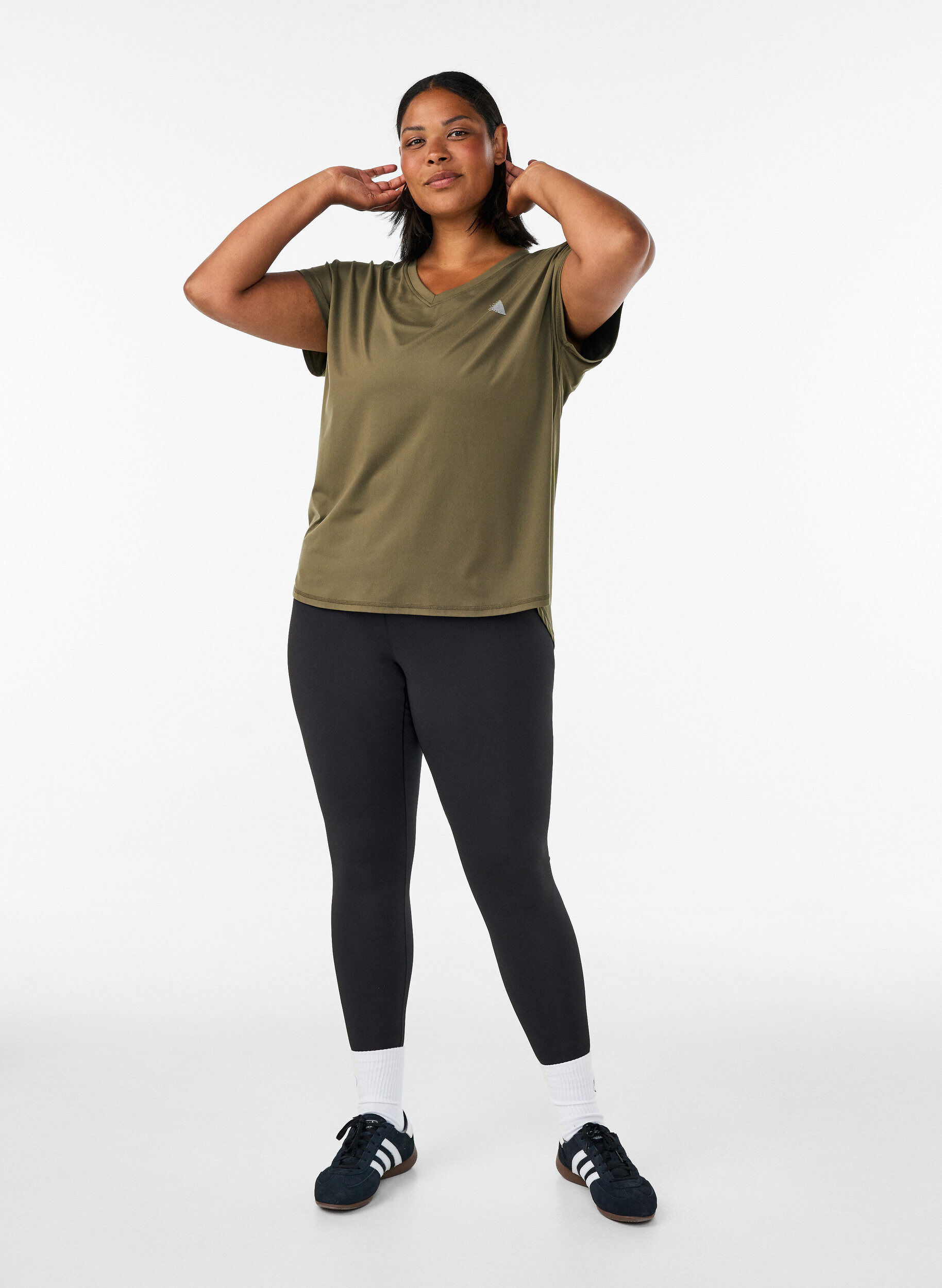 ZizziKort&aelig;rmet tr&aelig;nings t-shirt med v-hals, Gr&oslash;n, Model image number 1
