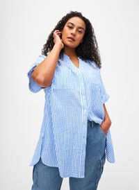 Stribet skjorte med brystlommer, Light Blue Stripe , Model