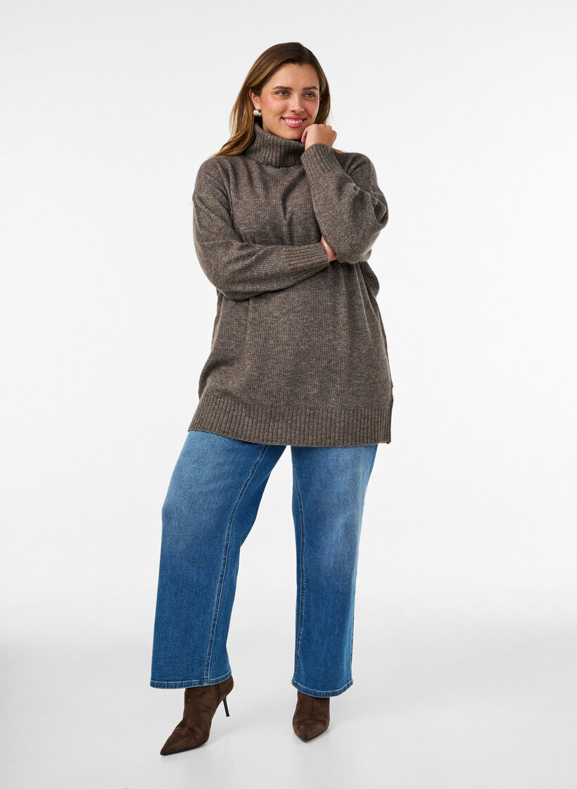 L&oslash;s strikbluse med rullekrave, Brun, Model image number 1