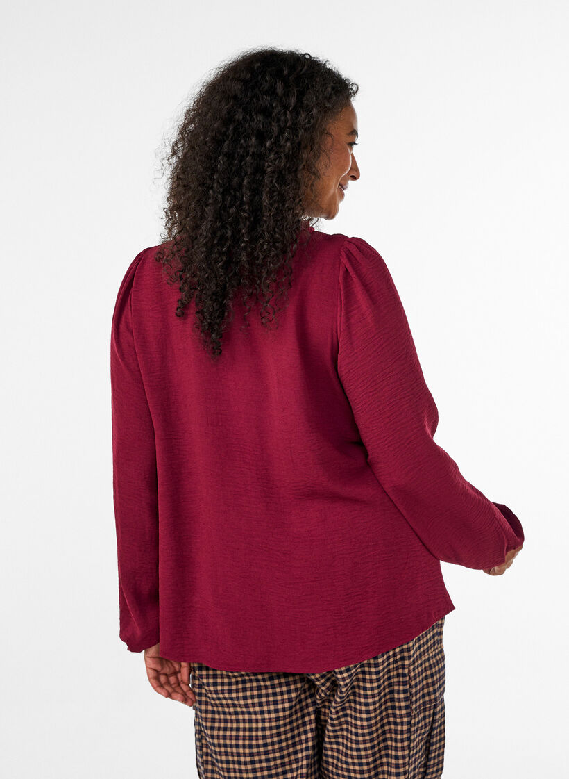 Bluse med V-udsk&aelig;ring og crochetb&aring;nd, R&oslash;d, Model image number 2