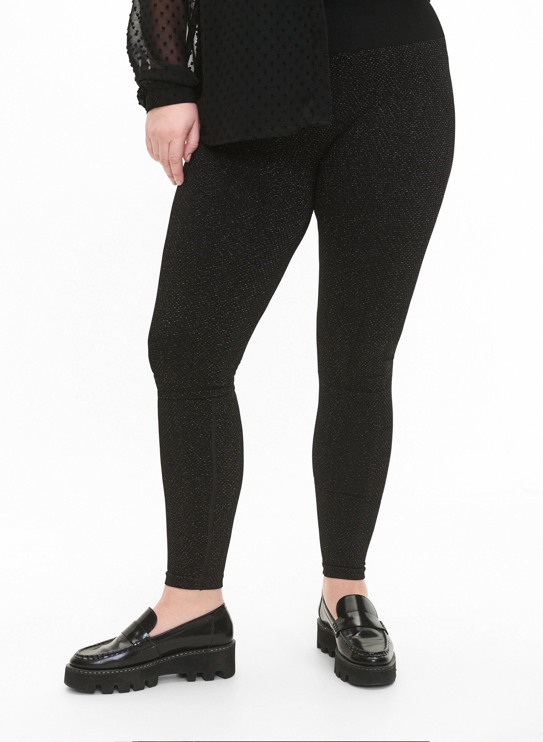 Zizzi Seamless glitter leggings, Black Gold Lurex, Model image number 2