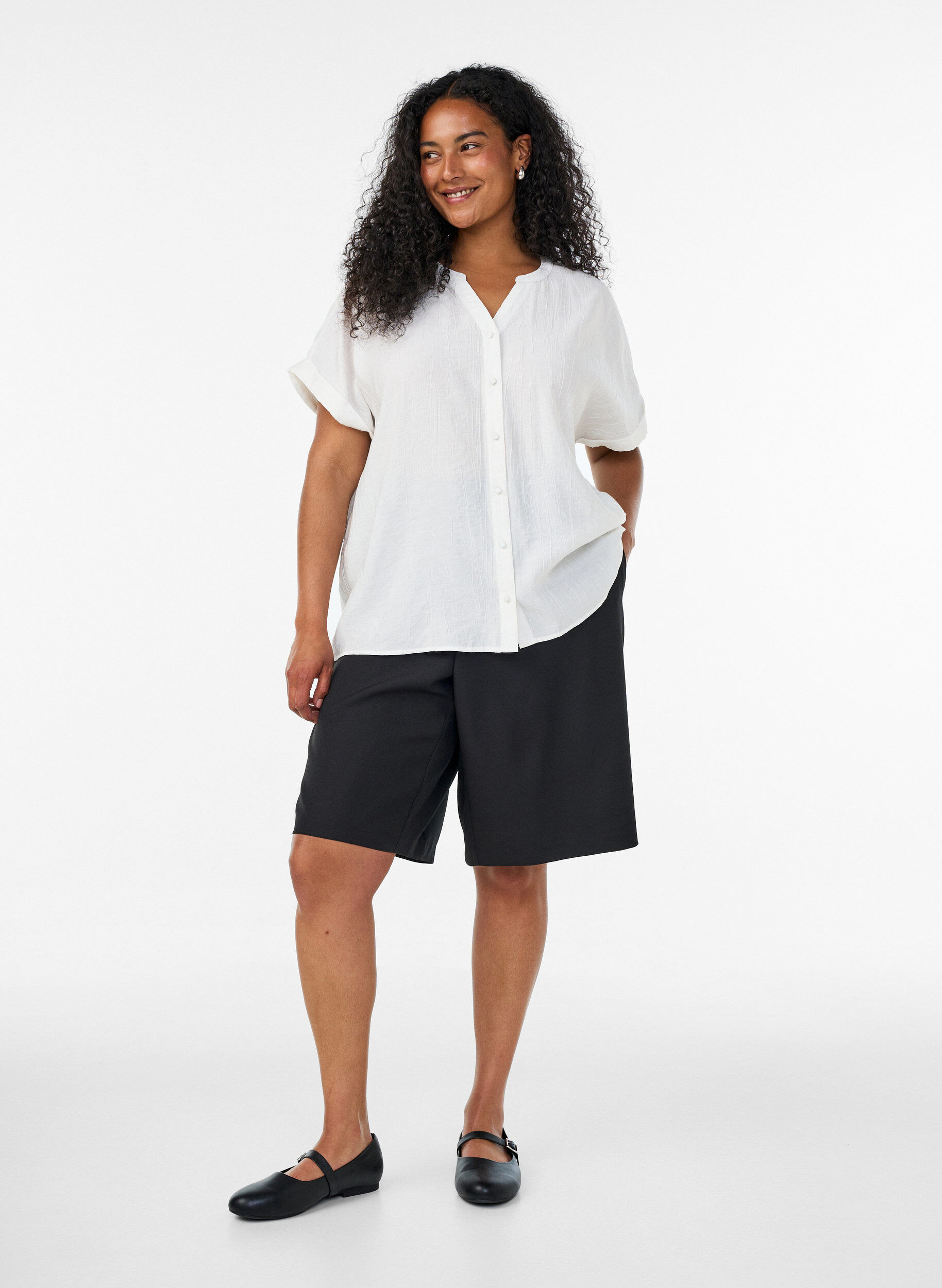 ZizziViskosebluse med knapper og struktur, Vanilla, Model image number 1