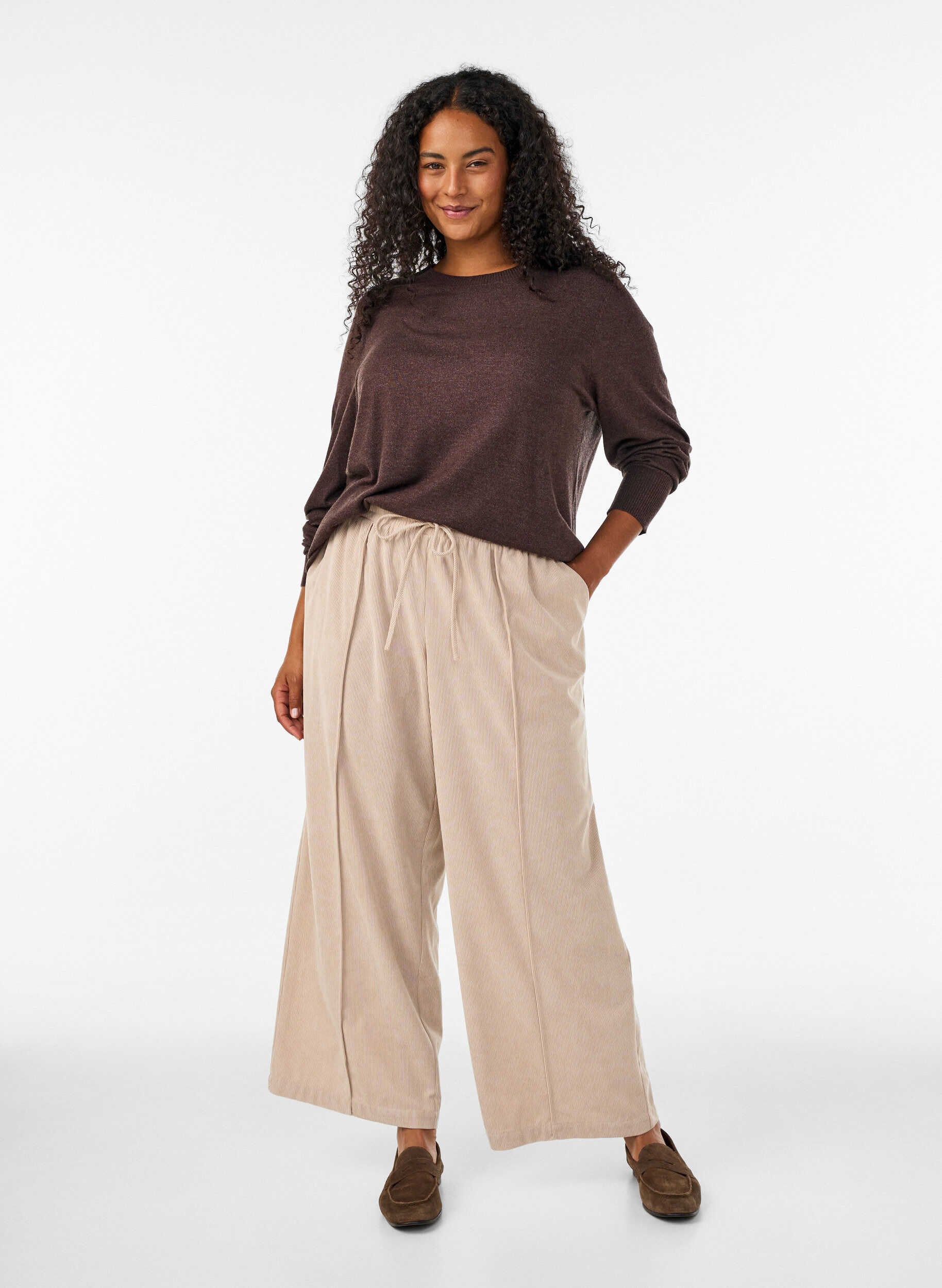 ZizziStrikbluse med rund hals, Brun, Model image number 1