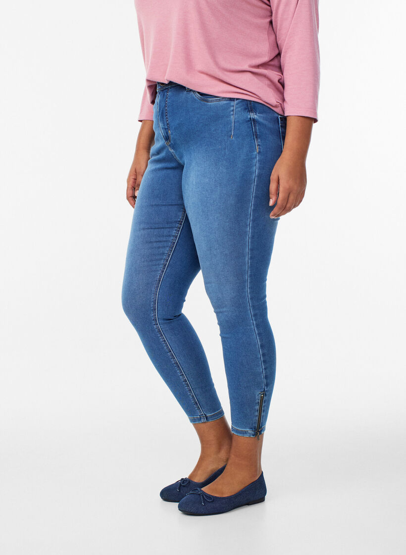 Cropped Amy jeans med lynl&aring;sdetalje, Bl&aring;, Model image number 2