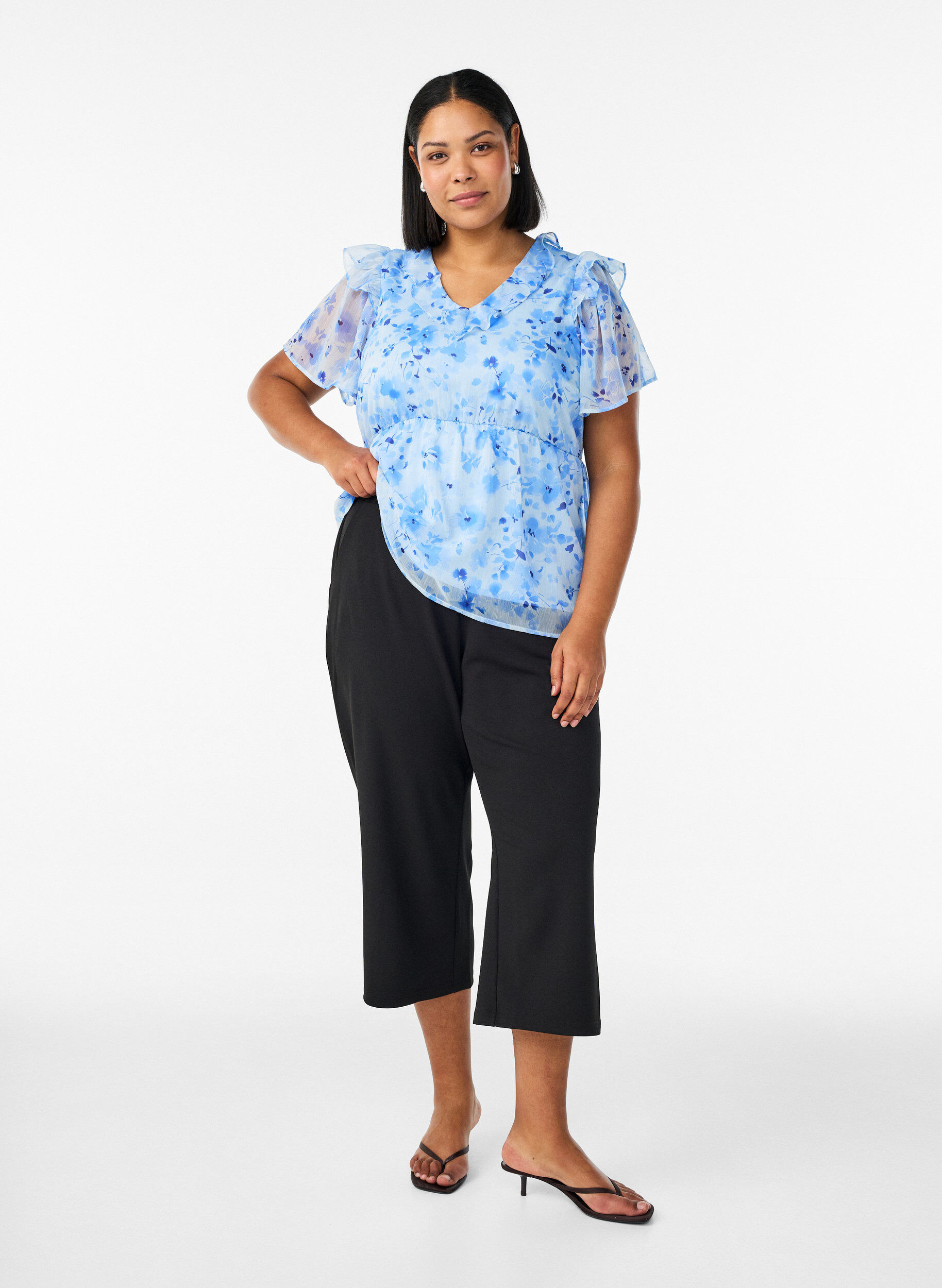 ZizziBlomstret bluse med fl&aelig;sekrave og peplum-effekt, Bl&aring;, Model image number 1