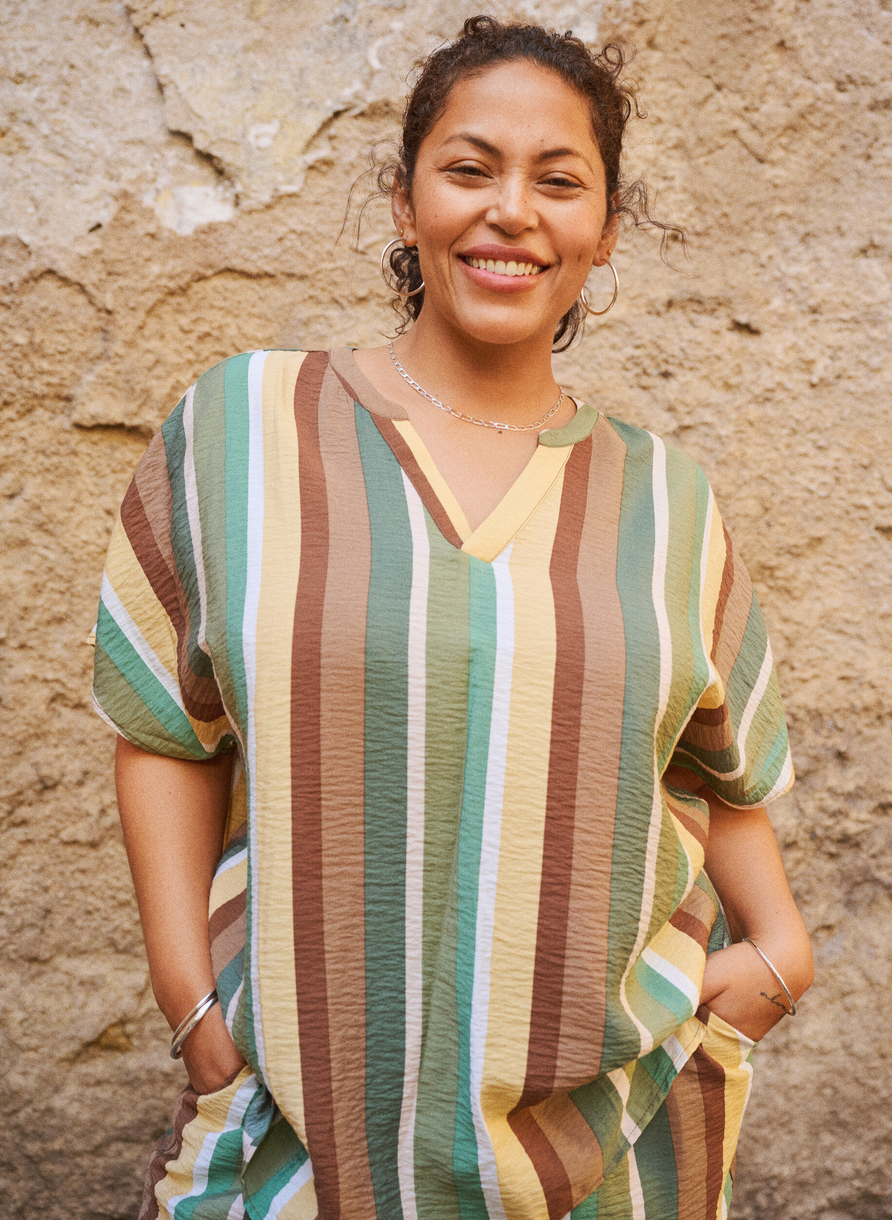 Zizzi Stribet viskosebluse med korte &aelig;rmer, Brun, Image image number 0