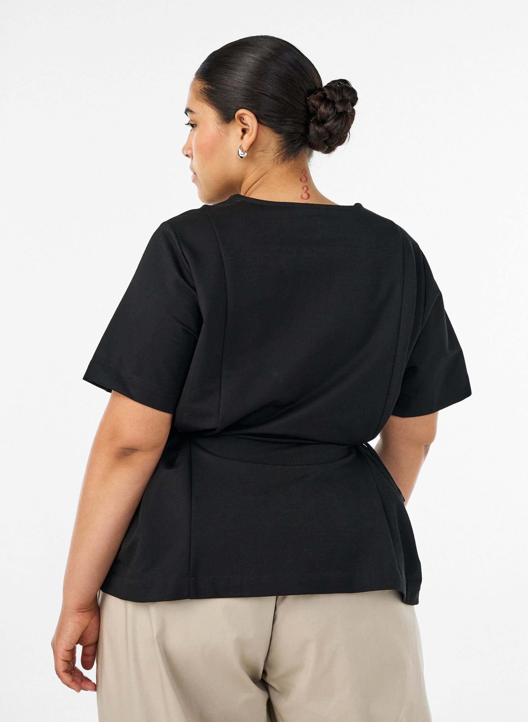 ZizziBluse i bomuldsblanding med V-hals og bindeb&aring;nd, Sort, Model image number 2