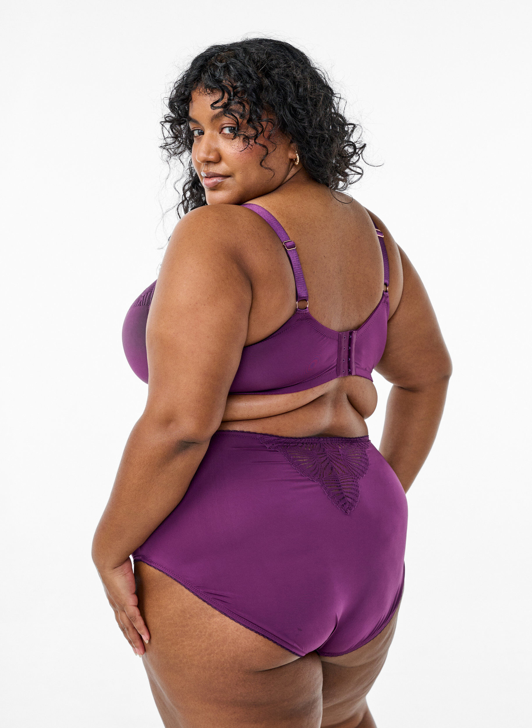 Zizzi Brief trusse i microfiber med blondedetaljer, M&oslash;rk Bordeaux, Model image number 1