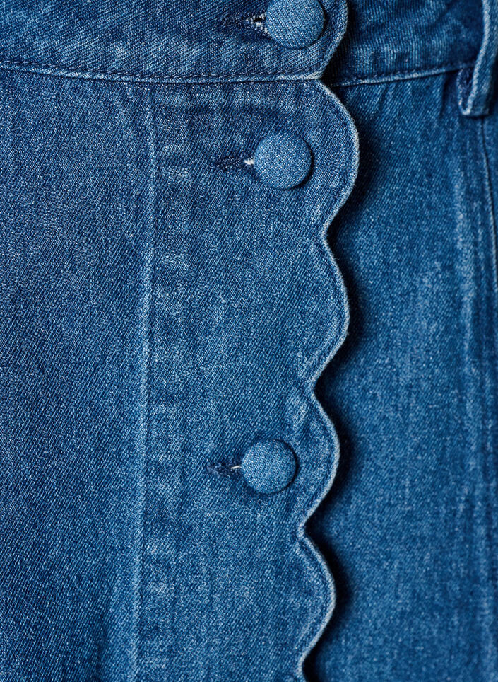 A-formet denimnederdel med b&oslash;lget knapstolpe, Bl&aring;, Packshot image number 2