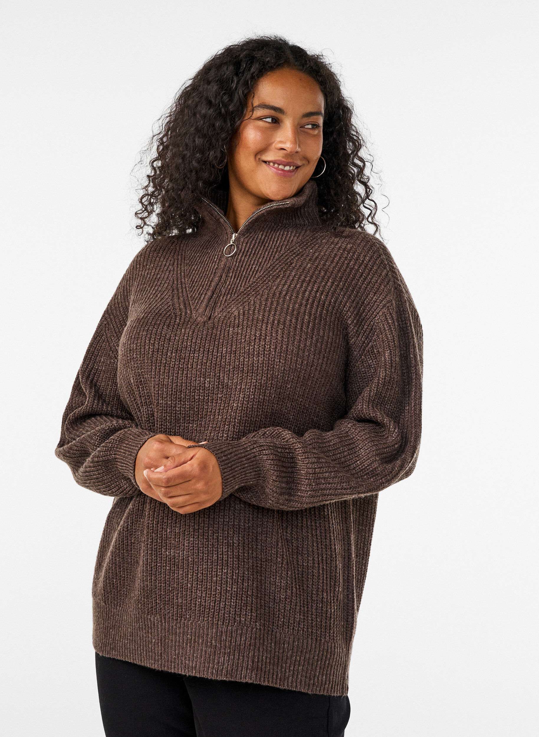 ZizziStriktr&oslash;je med h&oslash;j hals og lynl&aring;s, Brun, Model image number 0