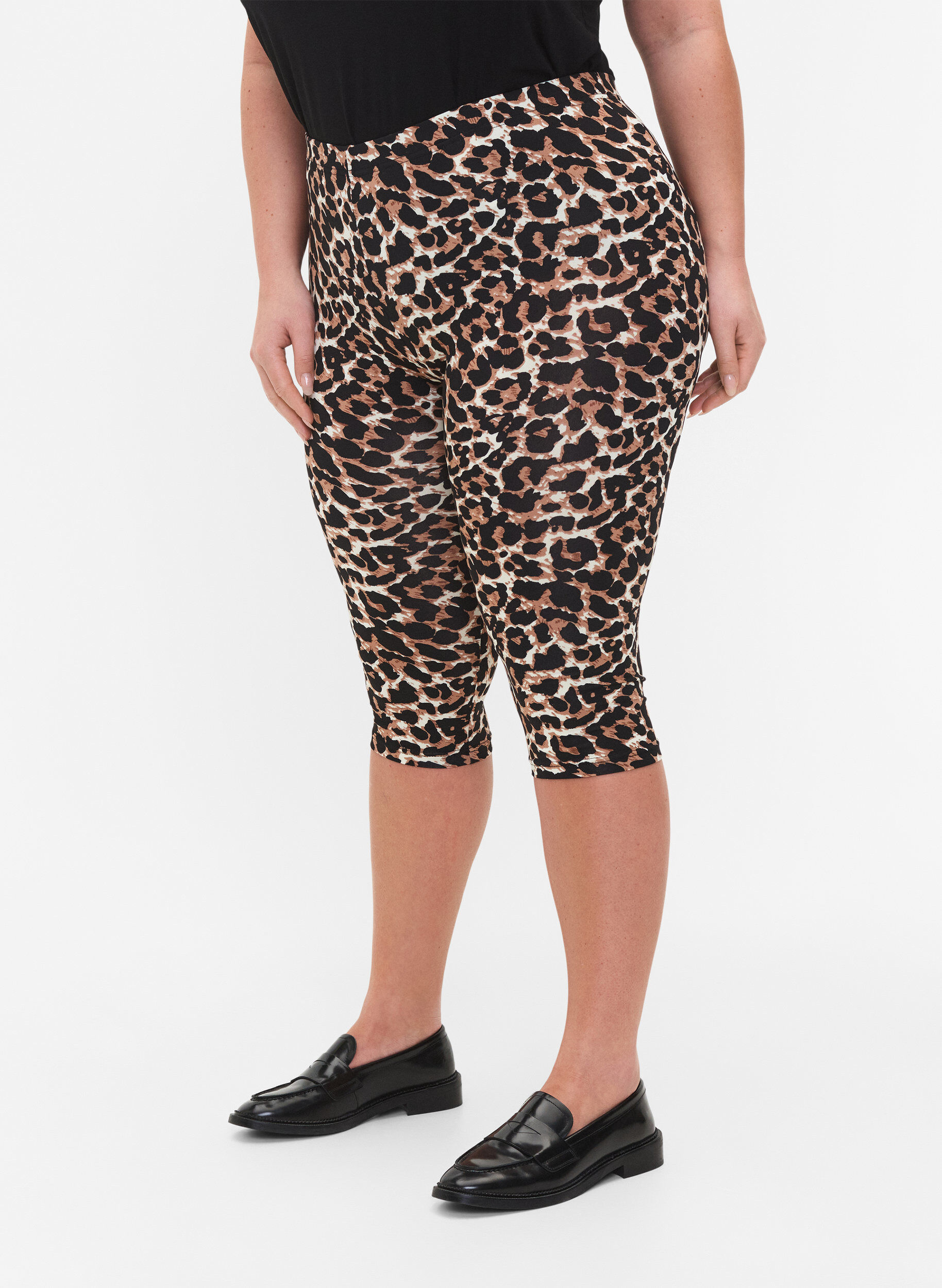 Zizzi 2-pak 3/4 leggings, Black / LEO AOP, Model image number 2