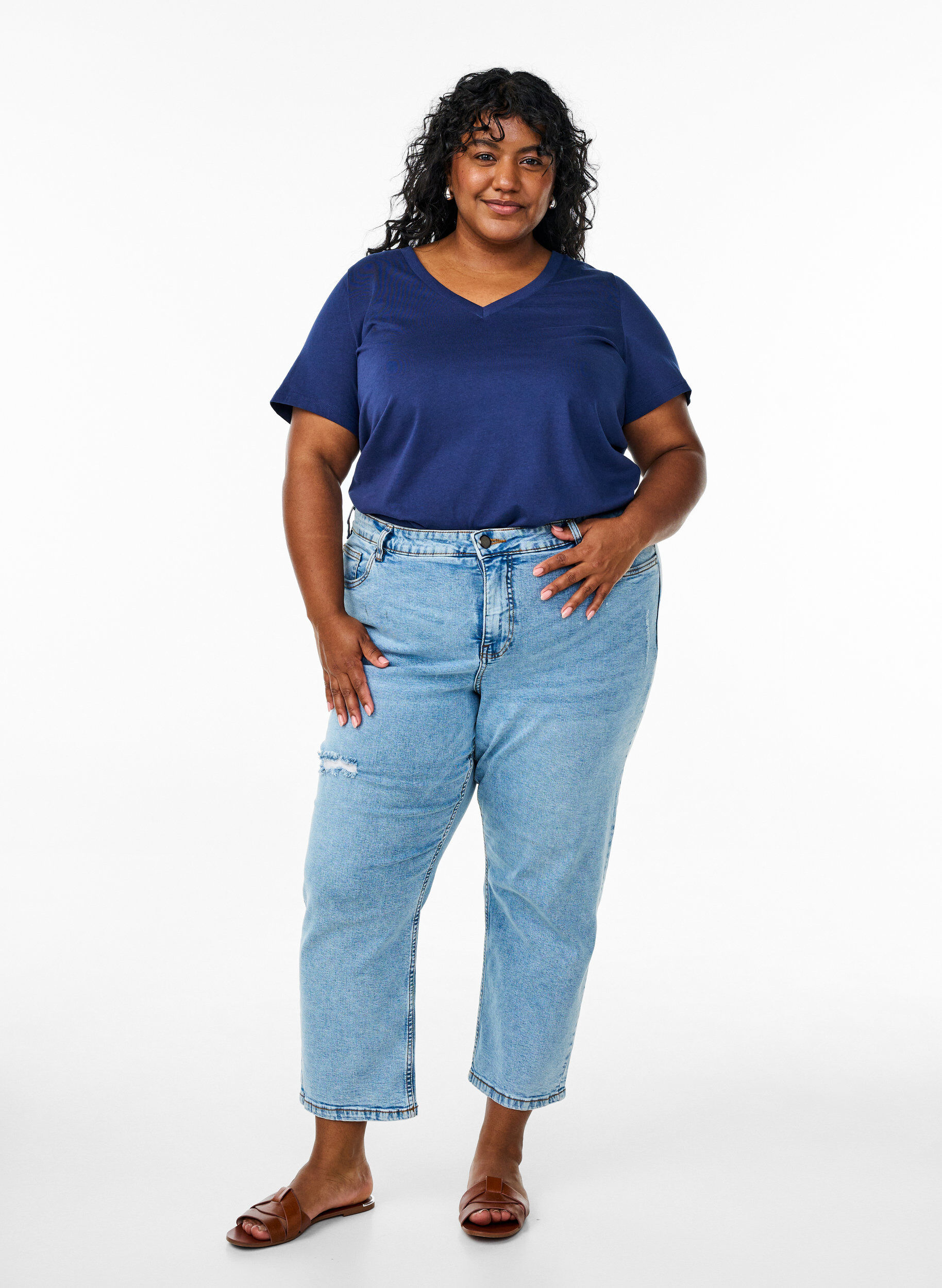 Zizzi Basis t-shirt i bomuld med V-hals, Bl&aring;, Model image number 1