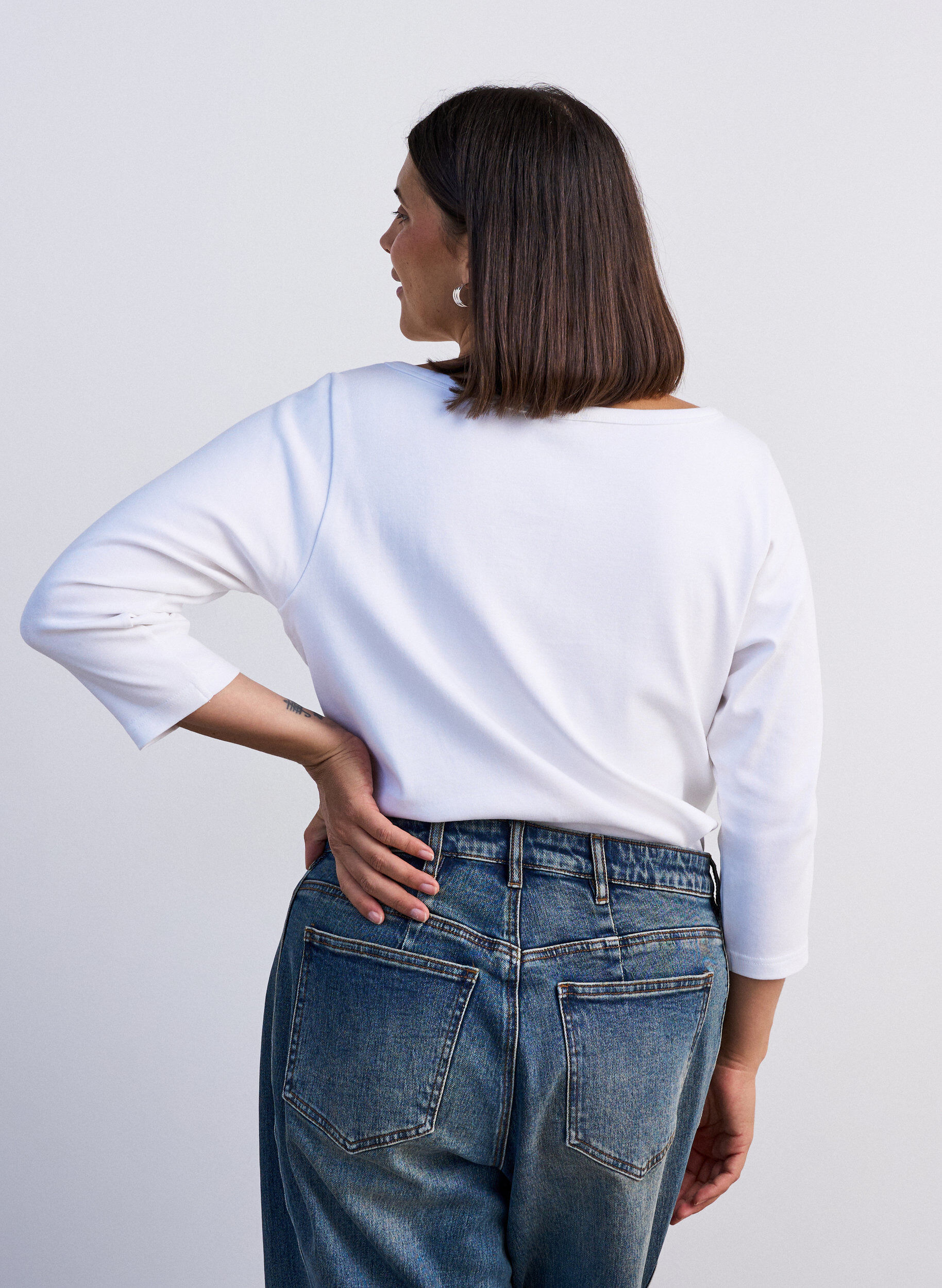 ZizziBasis T-shirt med b&aring;dudsk&aelig;ring og 3/4-&aelig;rmer, Hvid, Model image number 2