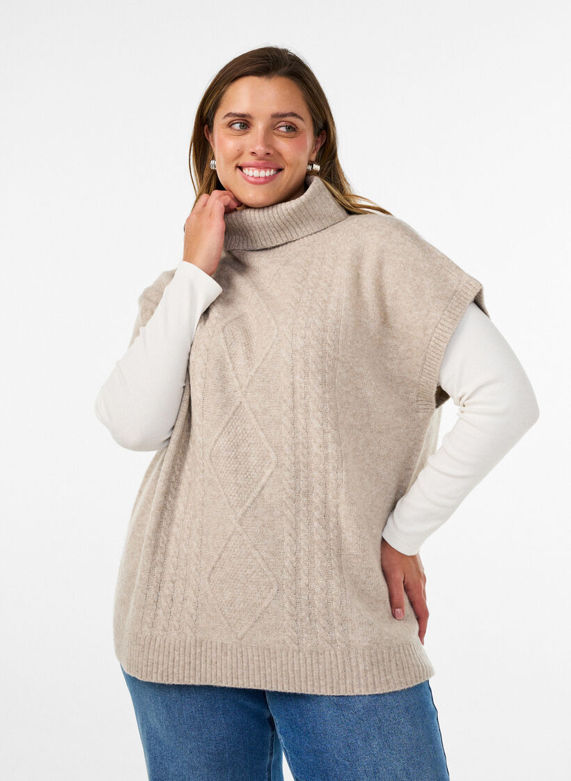 Strikvest med rullekrave og kabelstrik, Beige, Model image number 0