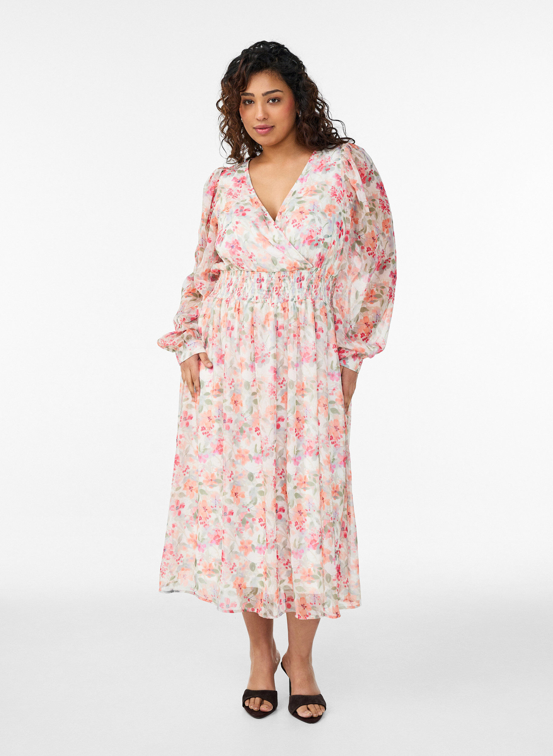 Blomstret midikjole med wrap-look og smock, Orange, Model