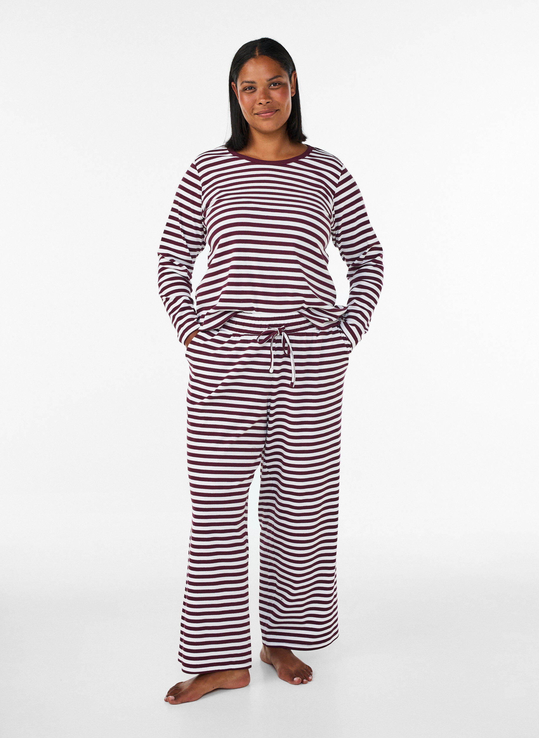 ZizziLang&aelig;rmet natbluse i rib jersey med striber, R&oslash;d, Model image number 1