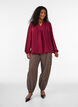Bluse med V-udsk&aelig;ring og crochetb&aring;nd, R&oslash;d, Model image number 1