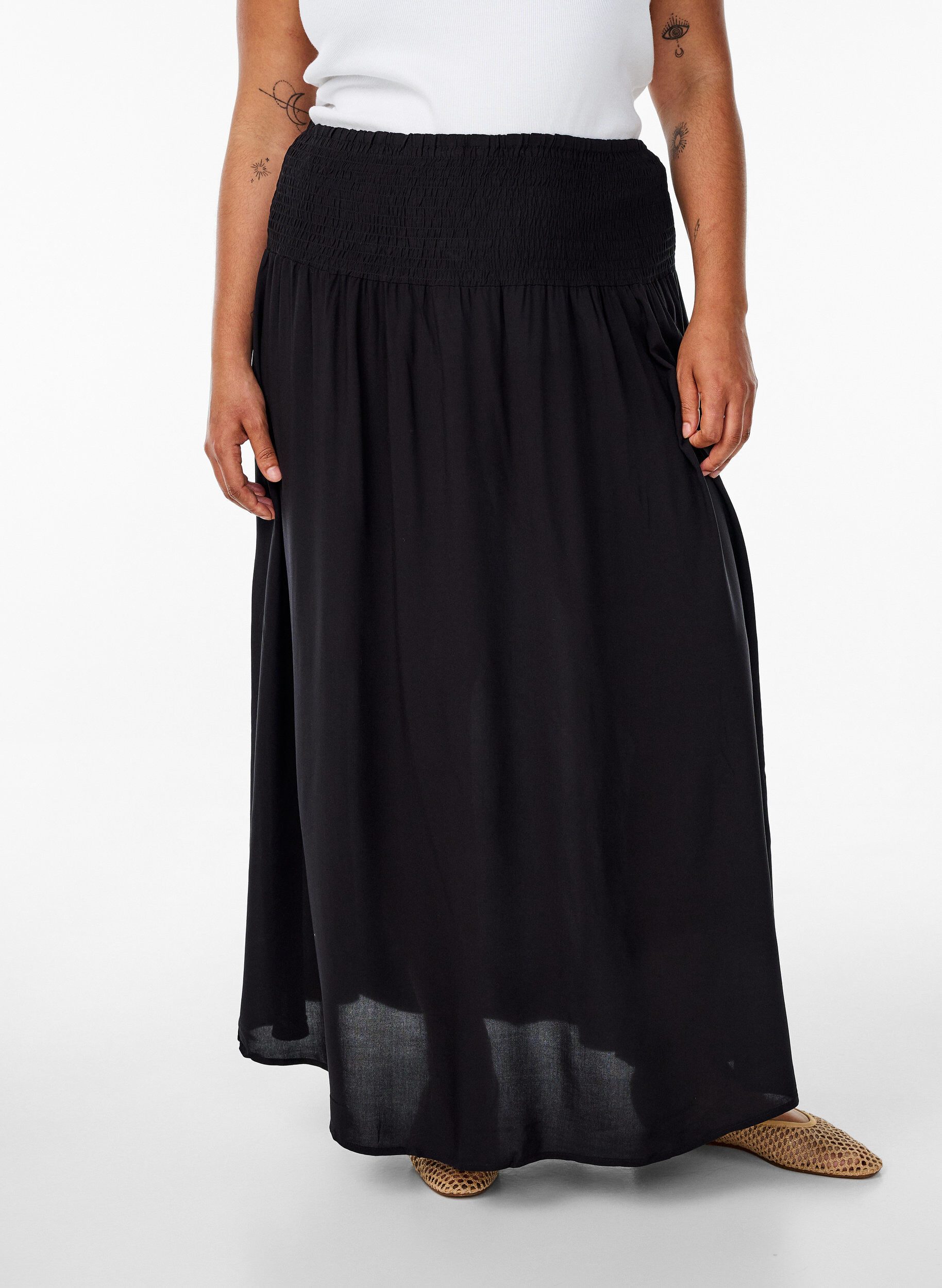 ZizziMaxinederdel i viskose med smock, Sort, Model image number 3