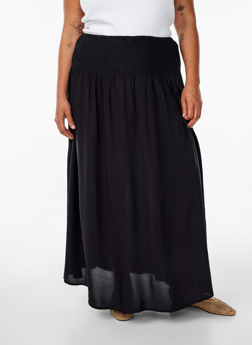 Maxinederdel i viskose med smock, Sort, Model image number 3