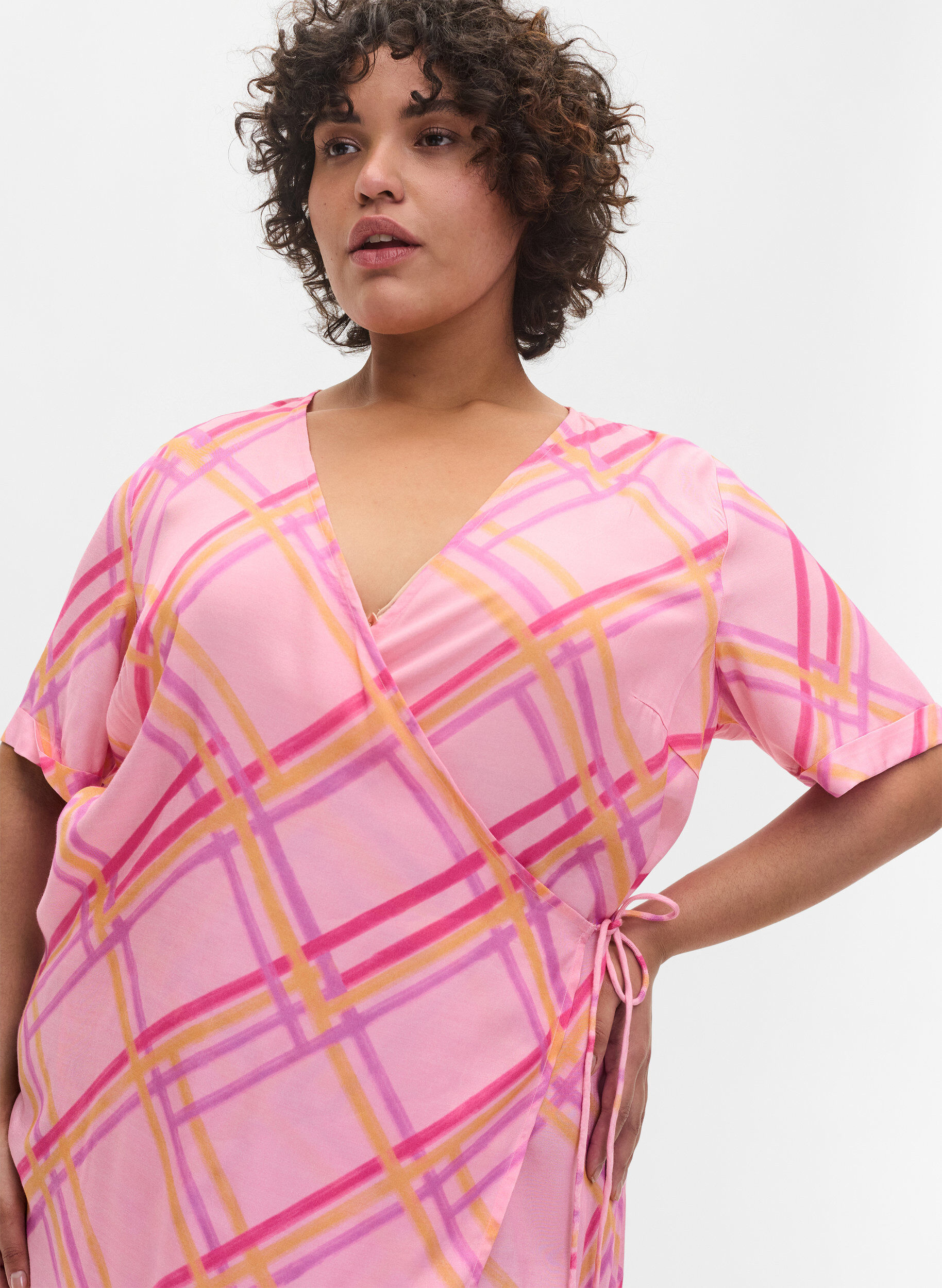 Zizzi Ternet viskose kjole med wrap, Pink Check, Model image number 2