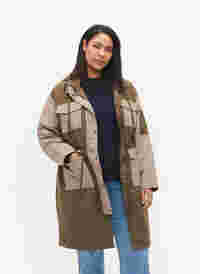 Kontrastfarvet jakke med lommer, Dark Olive Comb., Model