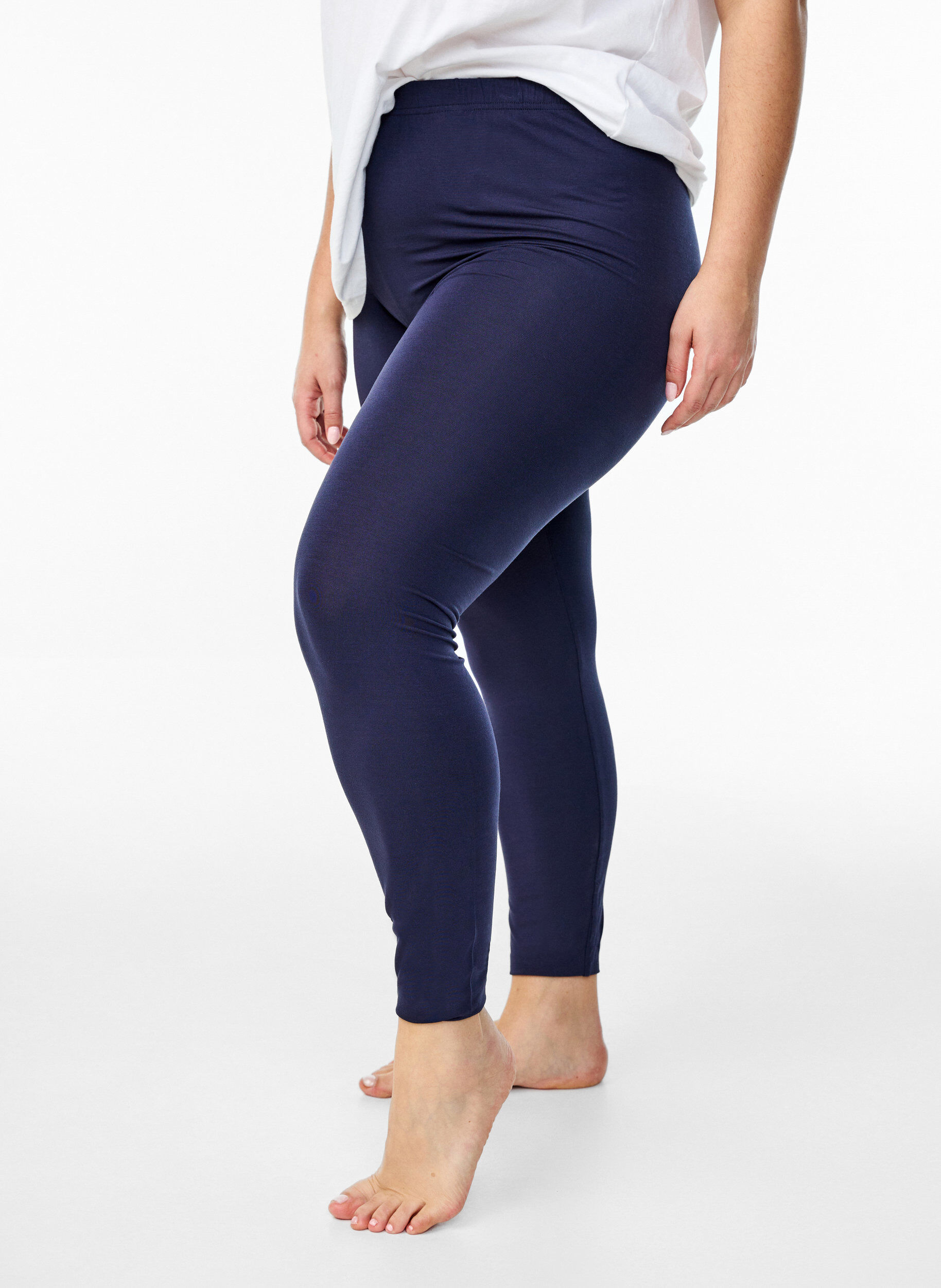 Basis leggings i viskose, Bl&aring;, Model