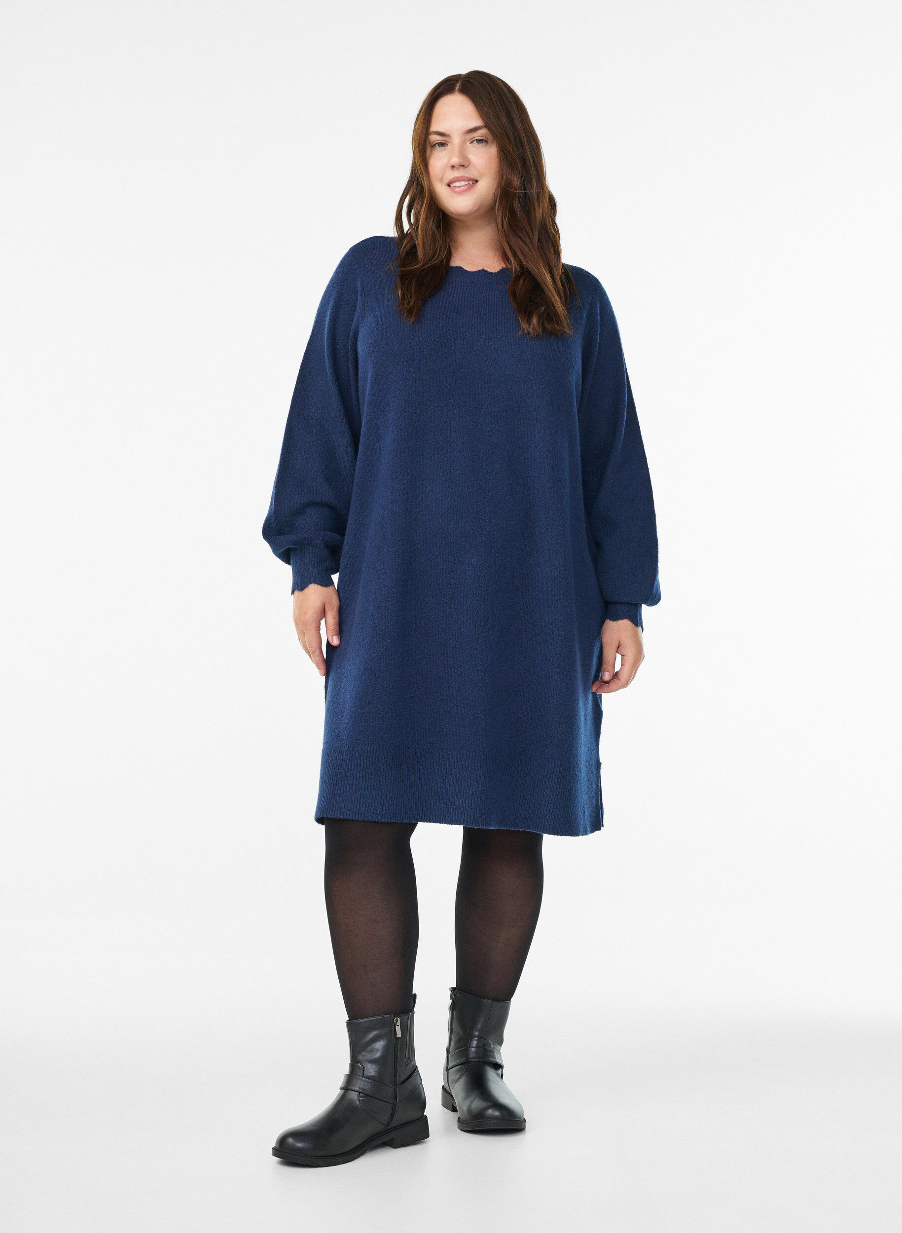 ZizziKort strikkjole med b&oslash;lgede kanter og slidser, Bl&aring;, Model image number 1