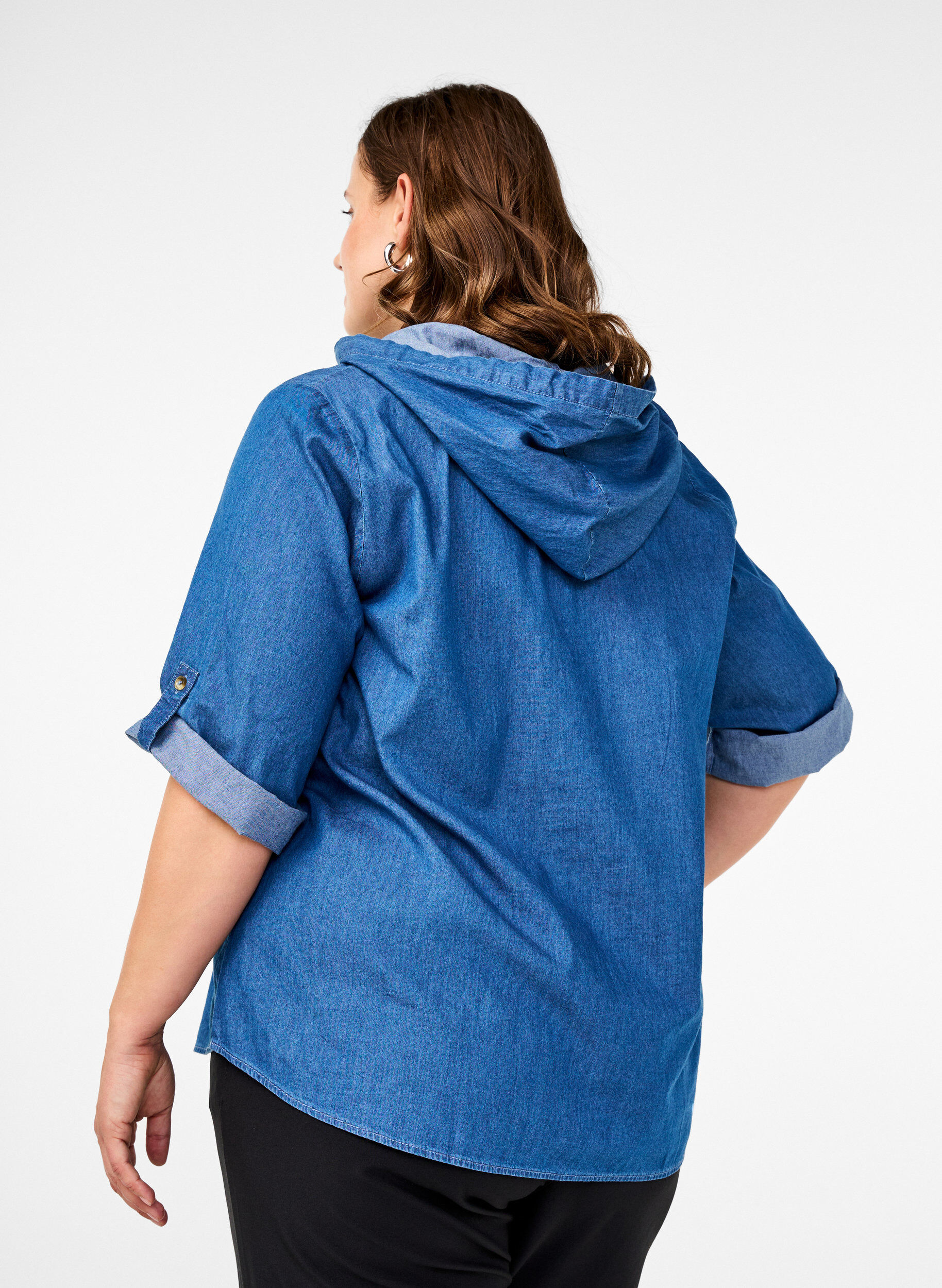 Zizzi Denim bluse med h&aelig;tte, Medium Blue Denim, Model image number 1