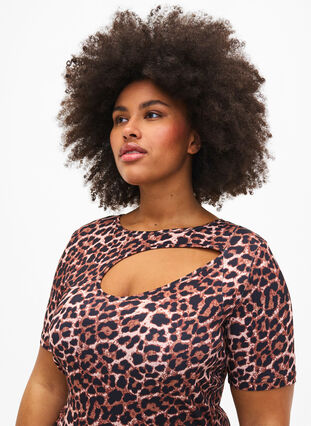 Tætsiddende leoprintet kjole med cut-out, Leopard AOP, Model image number 2