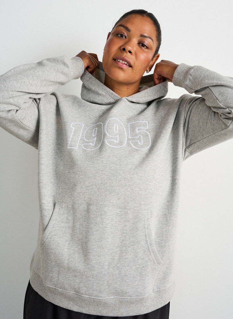 H&aelig;ttetr&oslash;je med broderet motiv, Gr&aring;, Model image number 0
