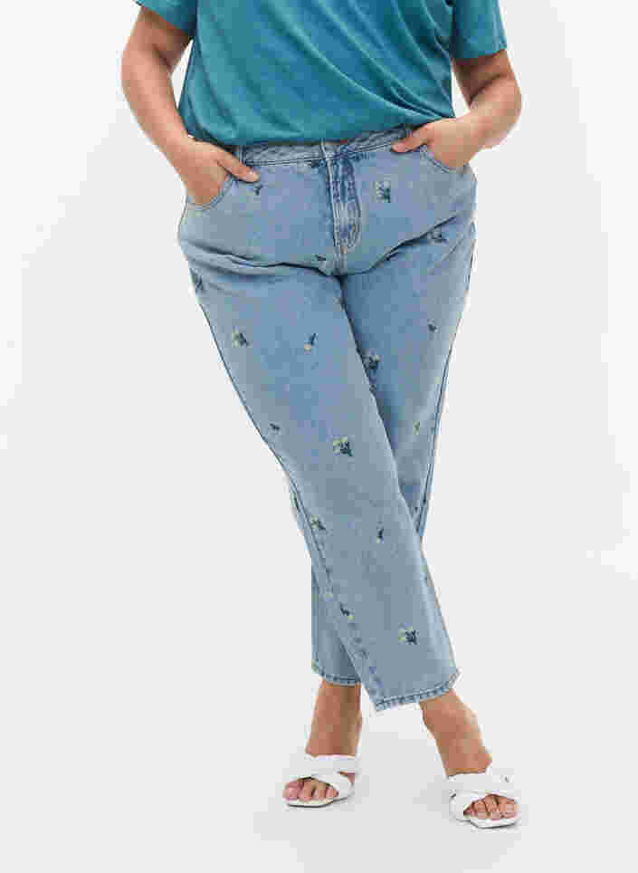Mille mom fit jeans med blomster broderi, Blue w. Small Flower, Model image number 2