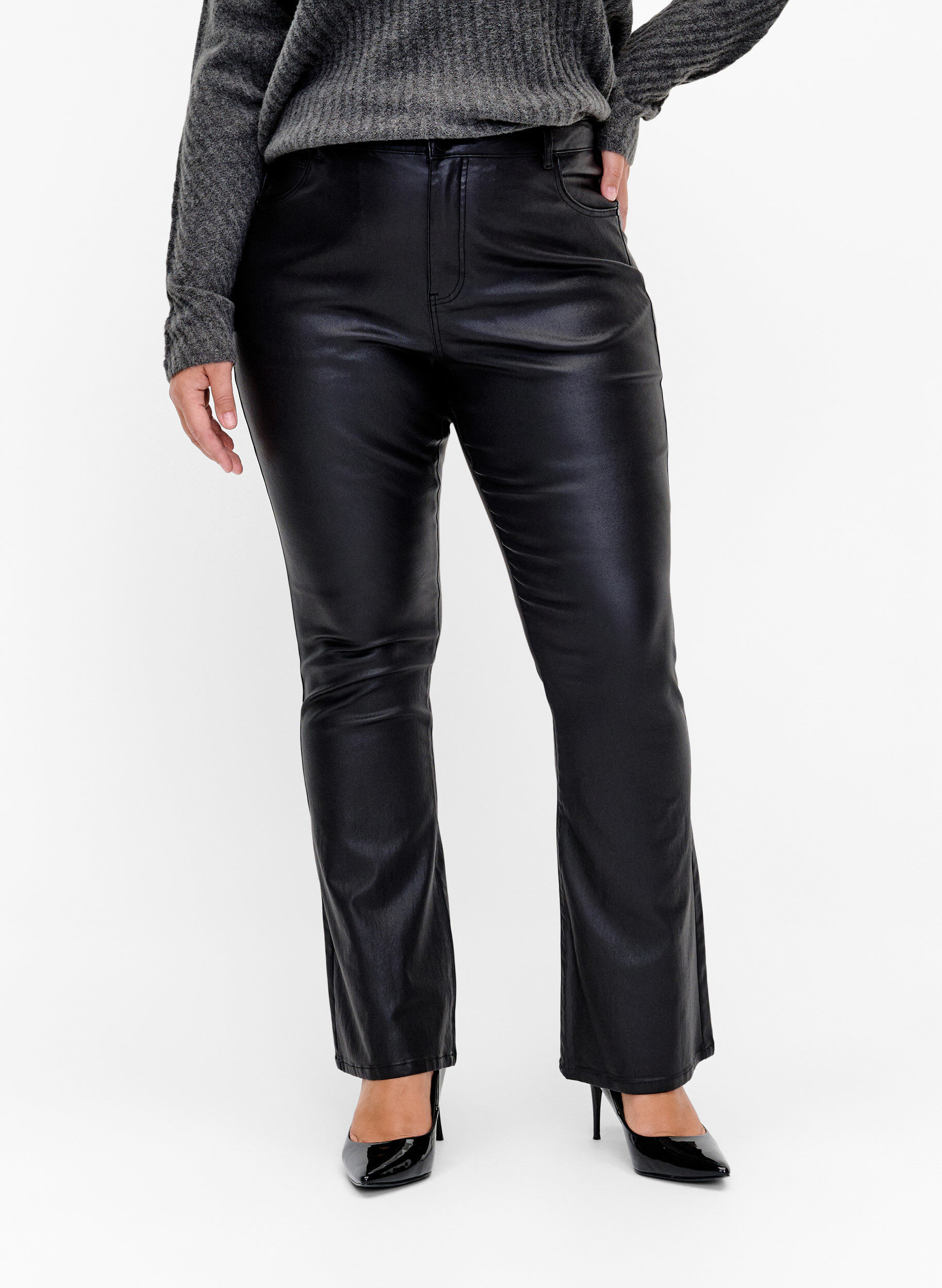 Zizzi Coated Ellen jeans med bootcut, Black, Model image number 2