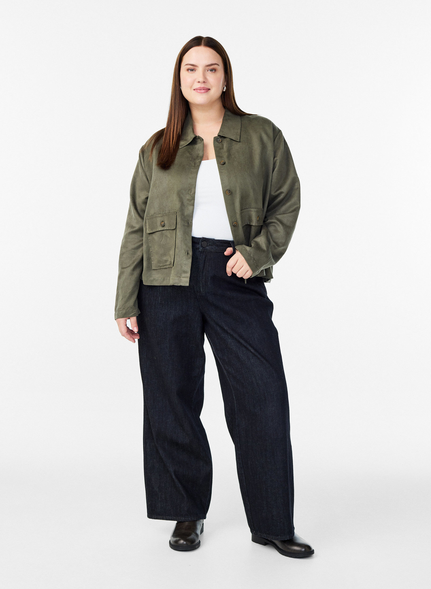 Zizzi Kort jakke i imiteret ruskind med lommer, Gr&oslash;n, Model image number 1