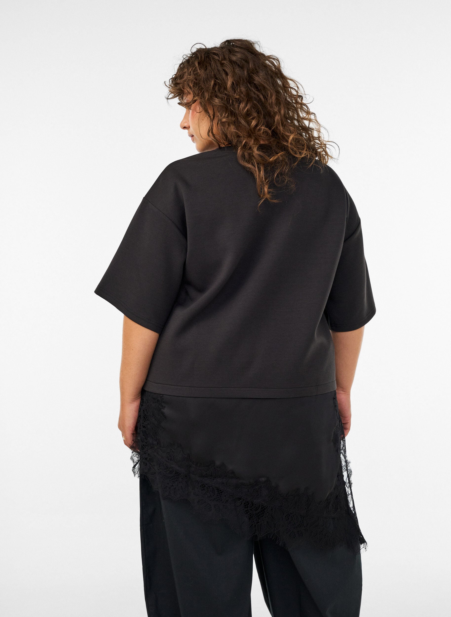 ZizziJerseybluse med lag-p&aring;-lag-look og blonde, Sort, Model image number 2