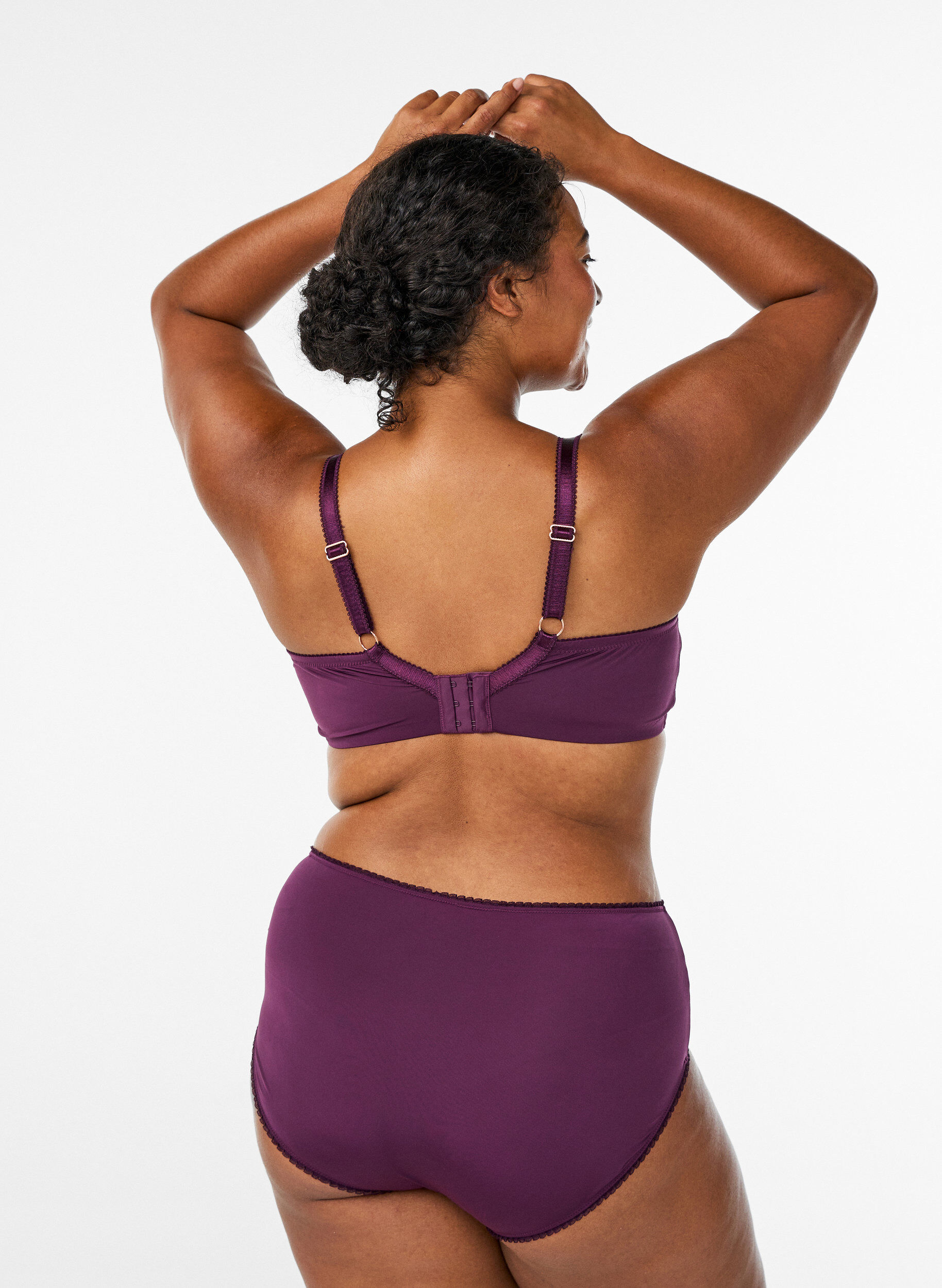 Zizzi Vatteret bh med blomsterbroderi, Lilla, Model image number 2