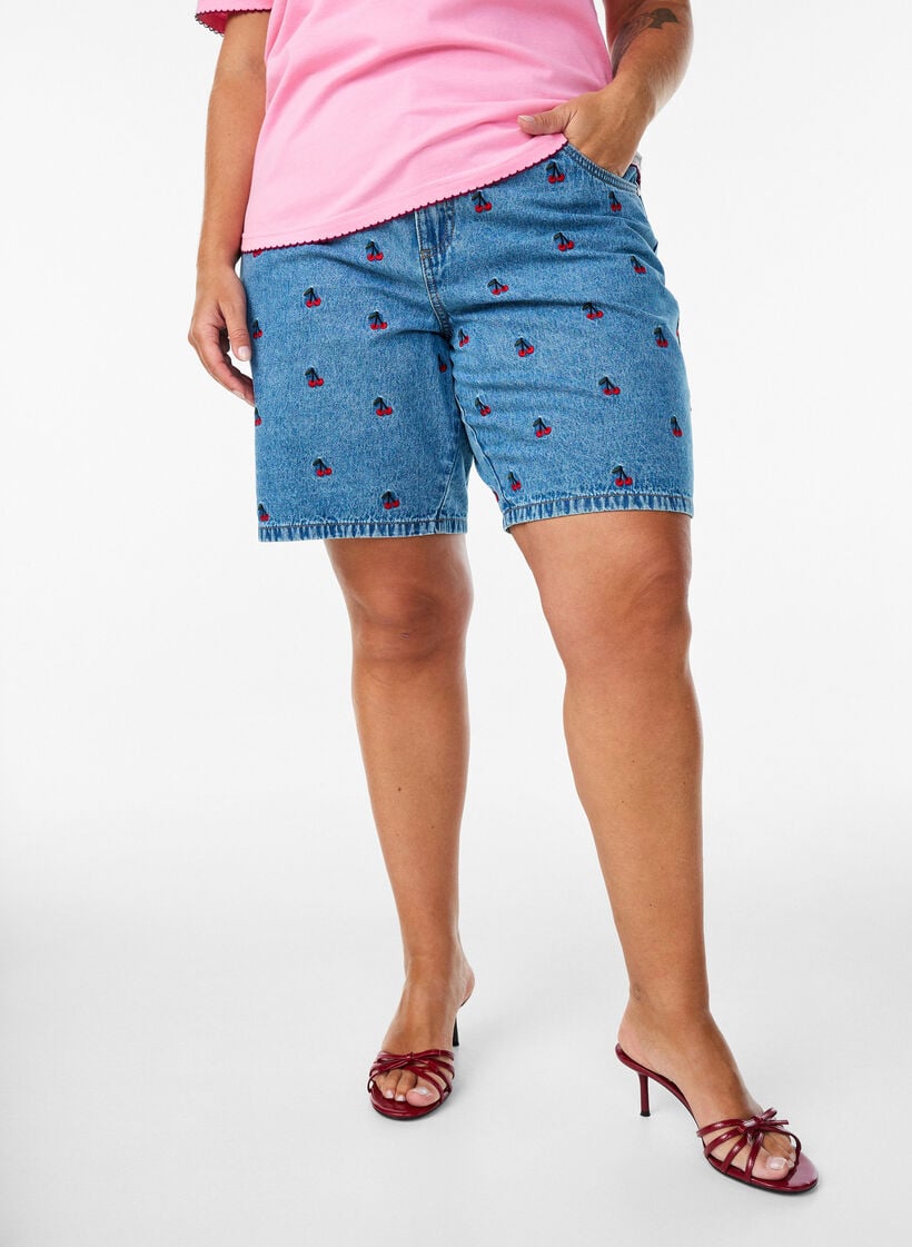 Denim shorts med broderede motiver, Bl&aring;, Model image number 3