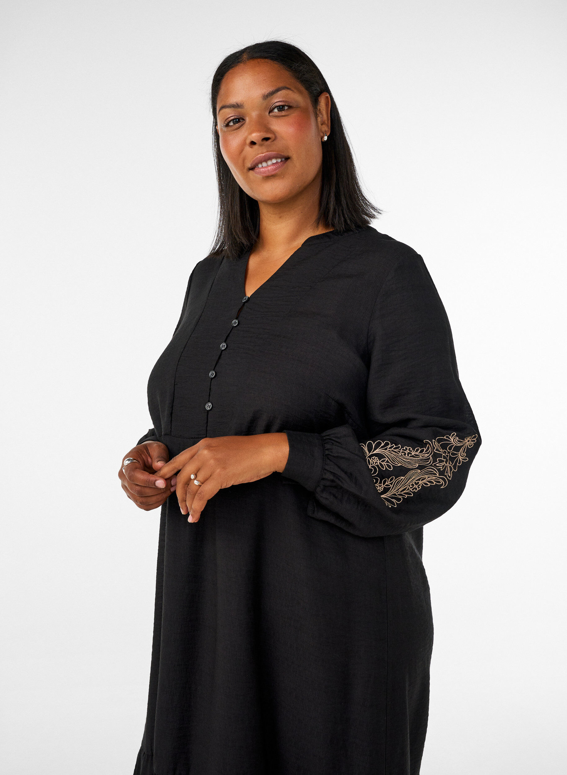 ZizziViskosekjole med broderi og fl&aelig;selag, Sort, Model image number 2