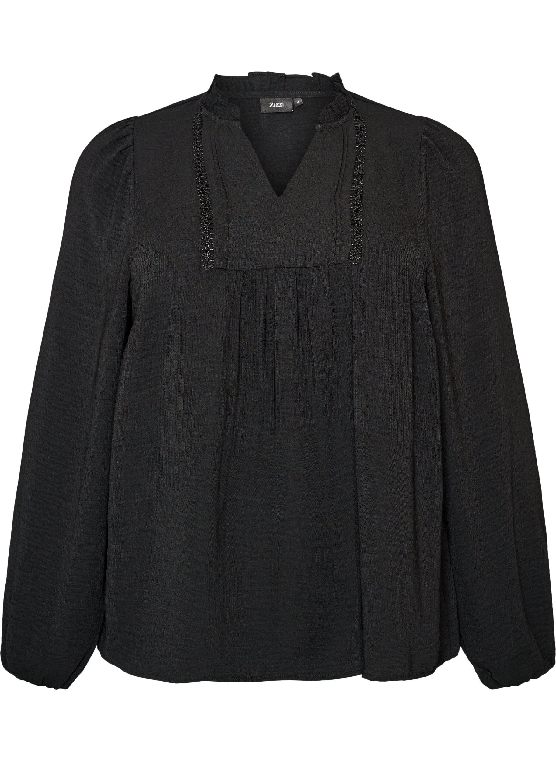 Bluse med V-udsk&aelig;ring og crochetb&aring;nd