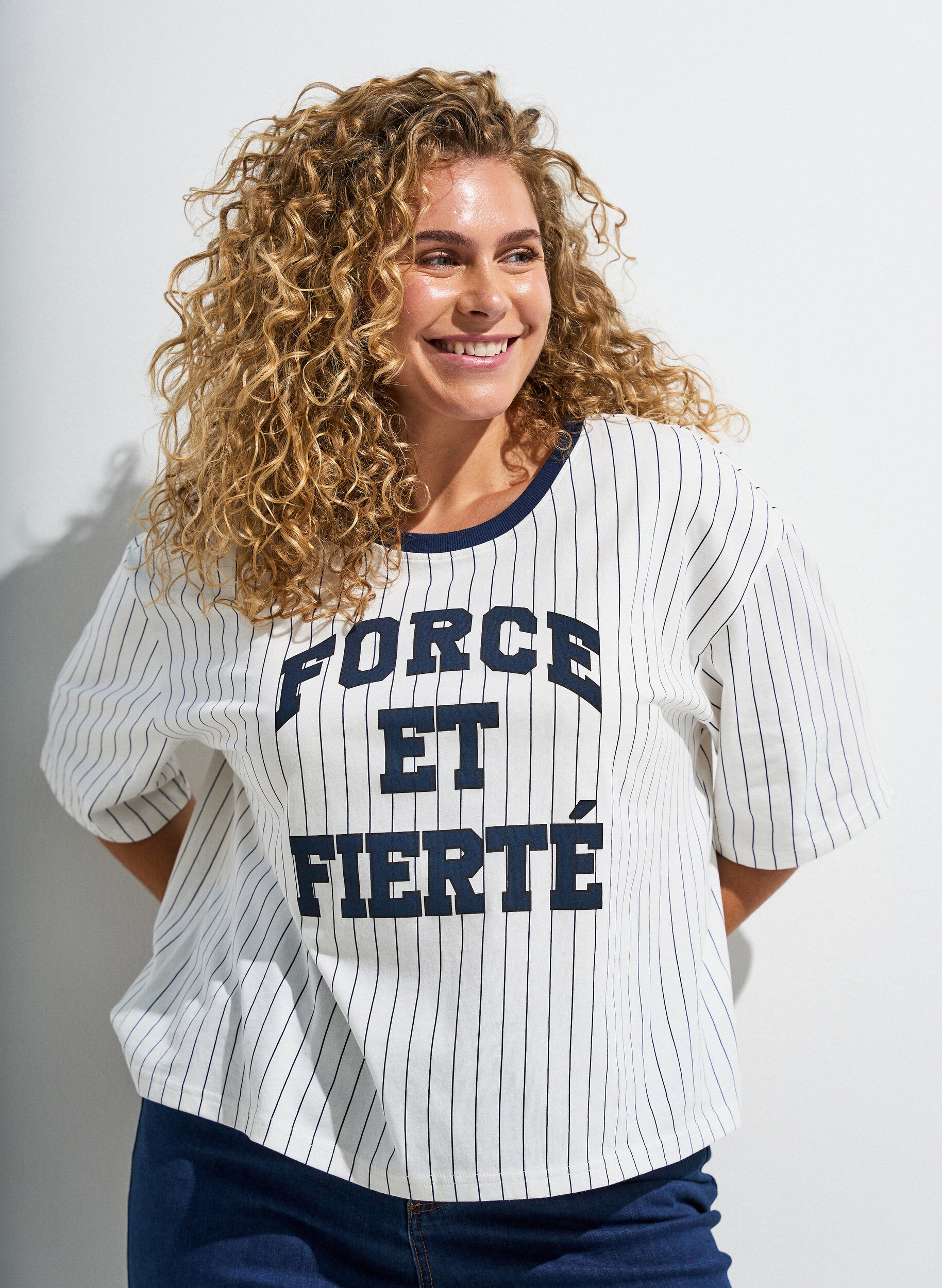 ZizziBoxy T-shirt med striber og statement-print, Hvid, Image image number 0