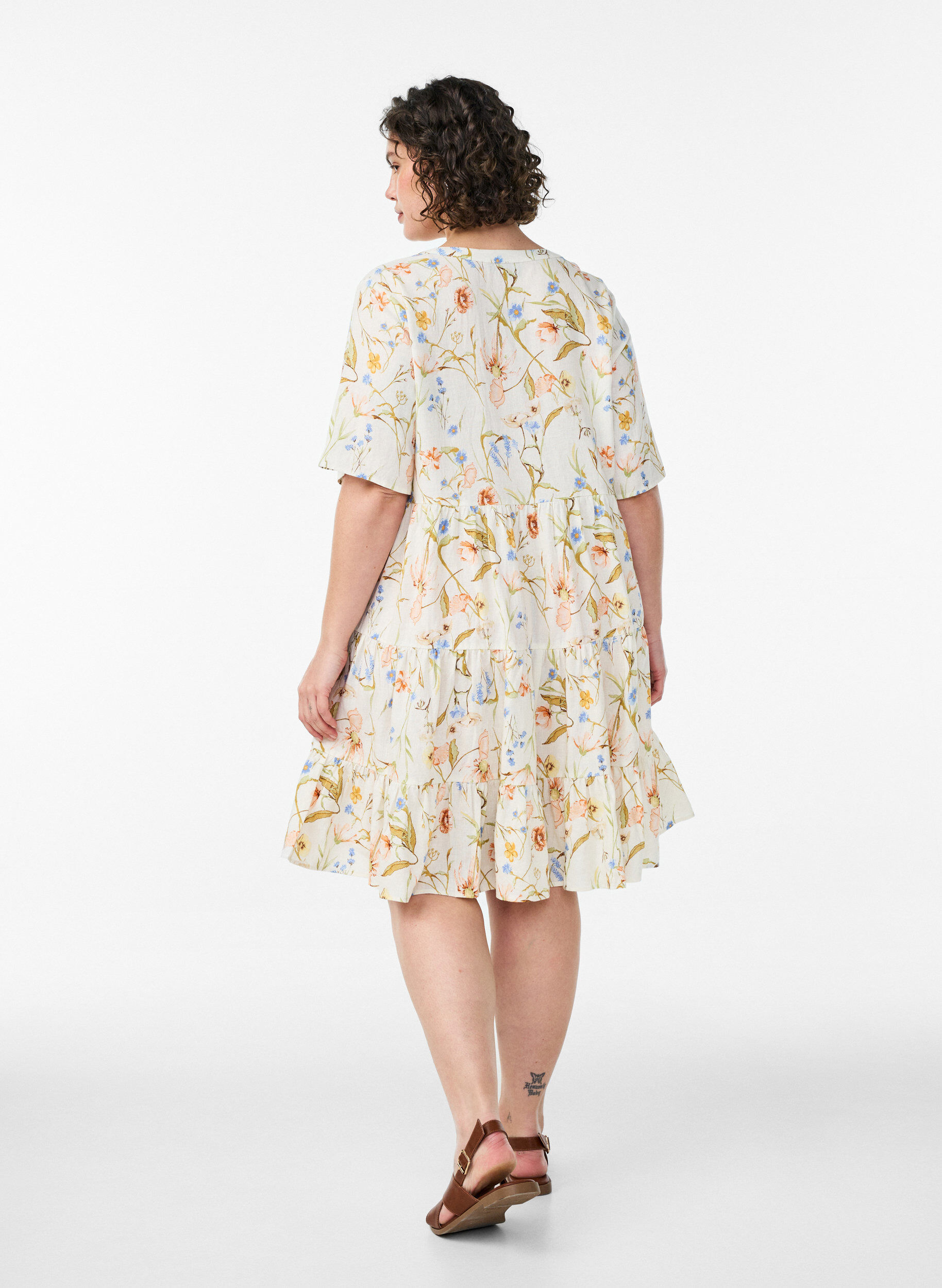 Zizzi Kn&aelig;lang kjole i h&oslash;r og viskose med A-facon, Vanilla, Model image number 2