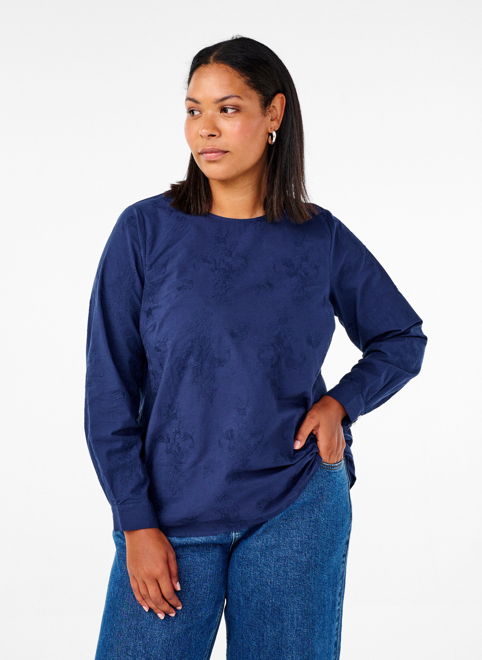Lang&aelig;rmet bluse med broderi, Bl&aring;, Model