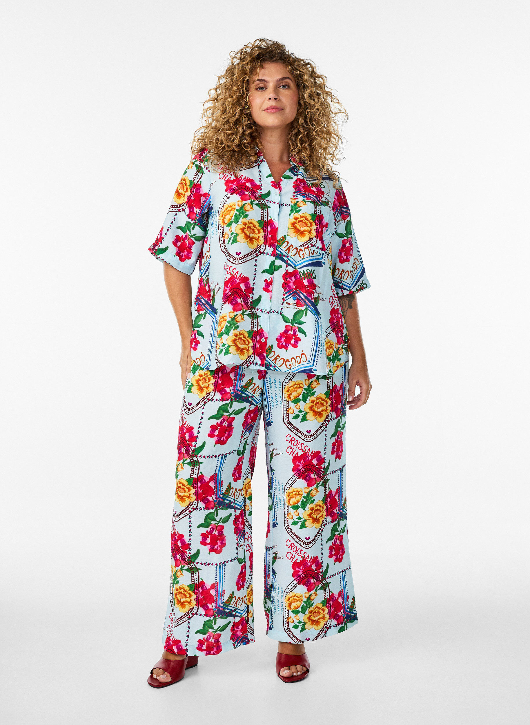 ZizziSkjortebluse med albuelange &aelig;rmer og farverigt print, Bl&aring;, Model image number 1