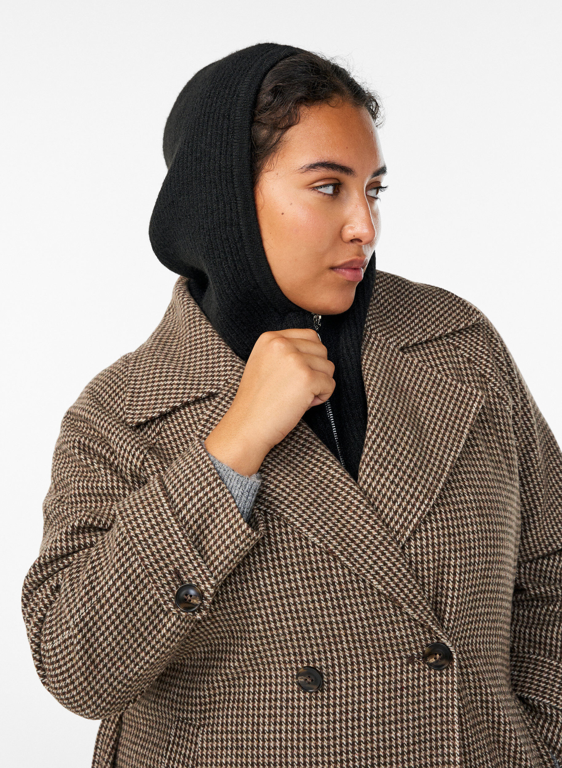 Zizzi Ribstrikket balaclava med lynl&aring;s, Sort, Model image number 1