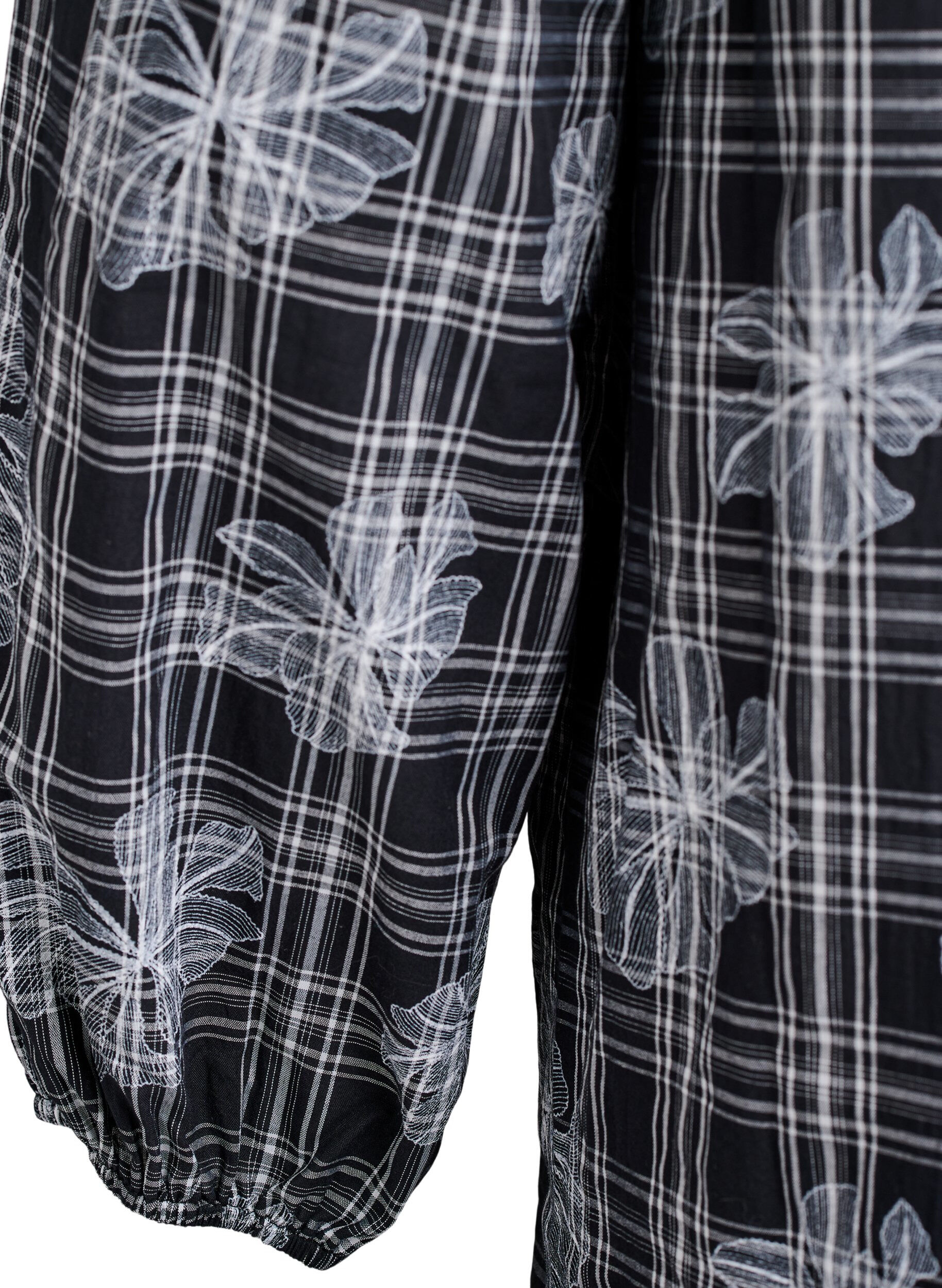 Zizzi Kort kjole med tern og blomsterprint, Sort, Packshot image number 3