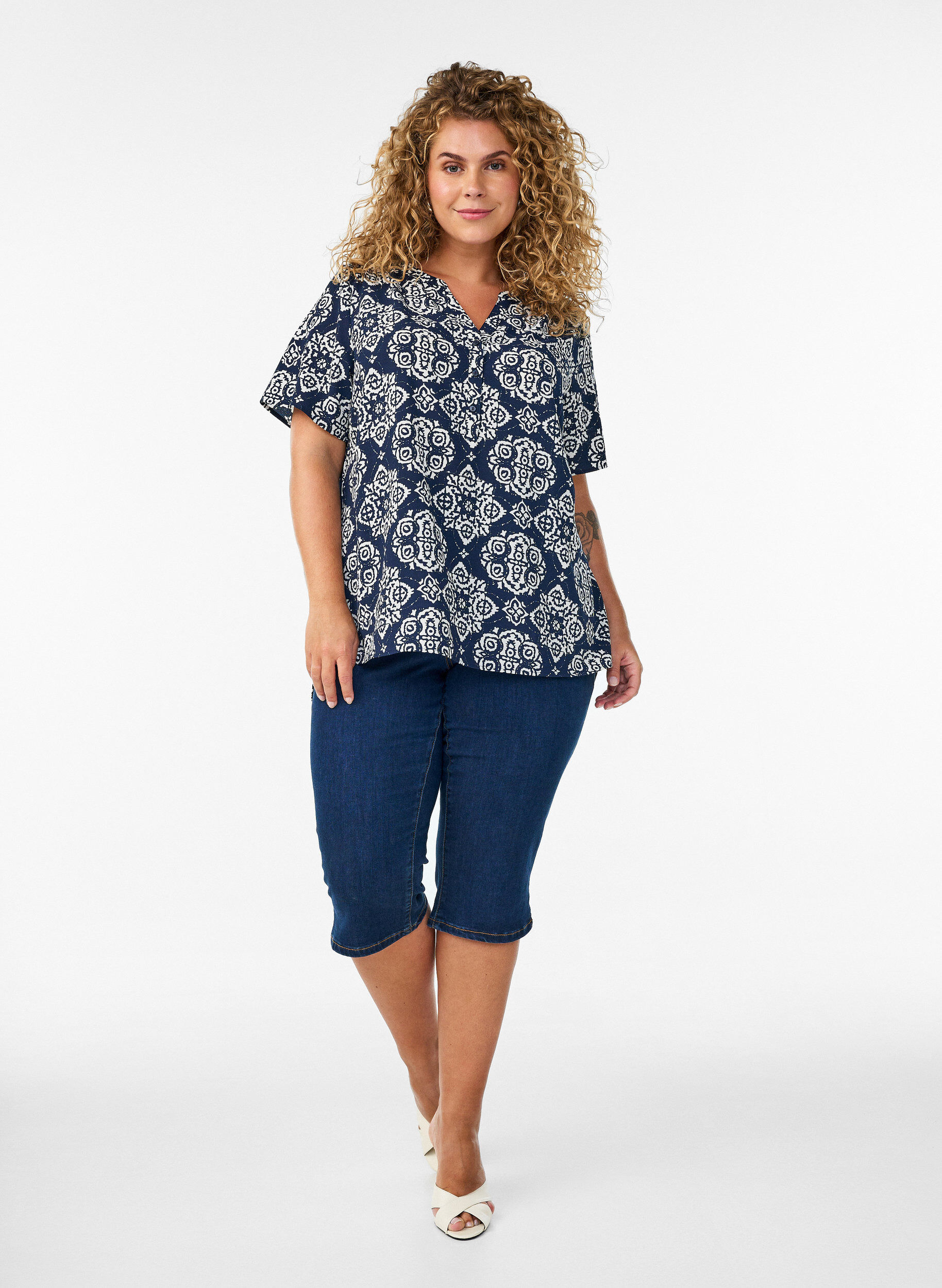 ZizziBluse med korte &aelig;rmer og v-udsk&aelig;ring , Bl&aring;, Model image number 1