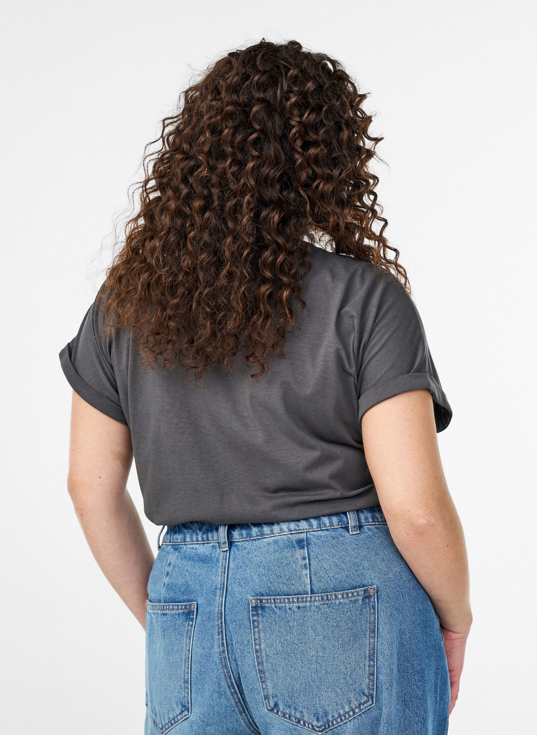 Zizzi Kort&aelig;rmet t-shirt i bomuldsblanding, Gr&aring;, Model image number 2