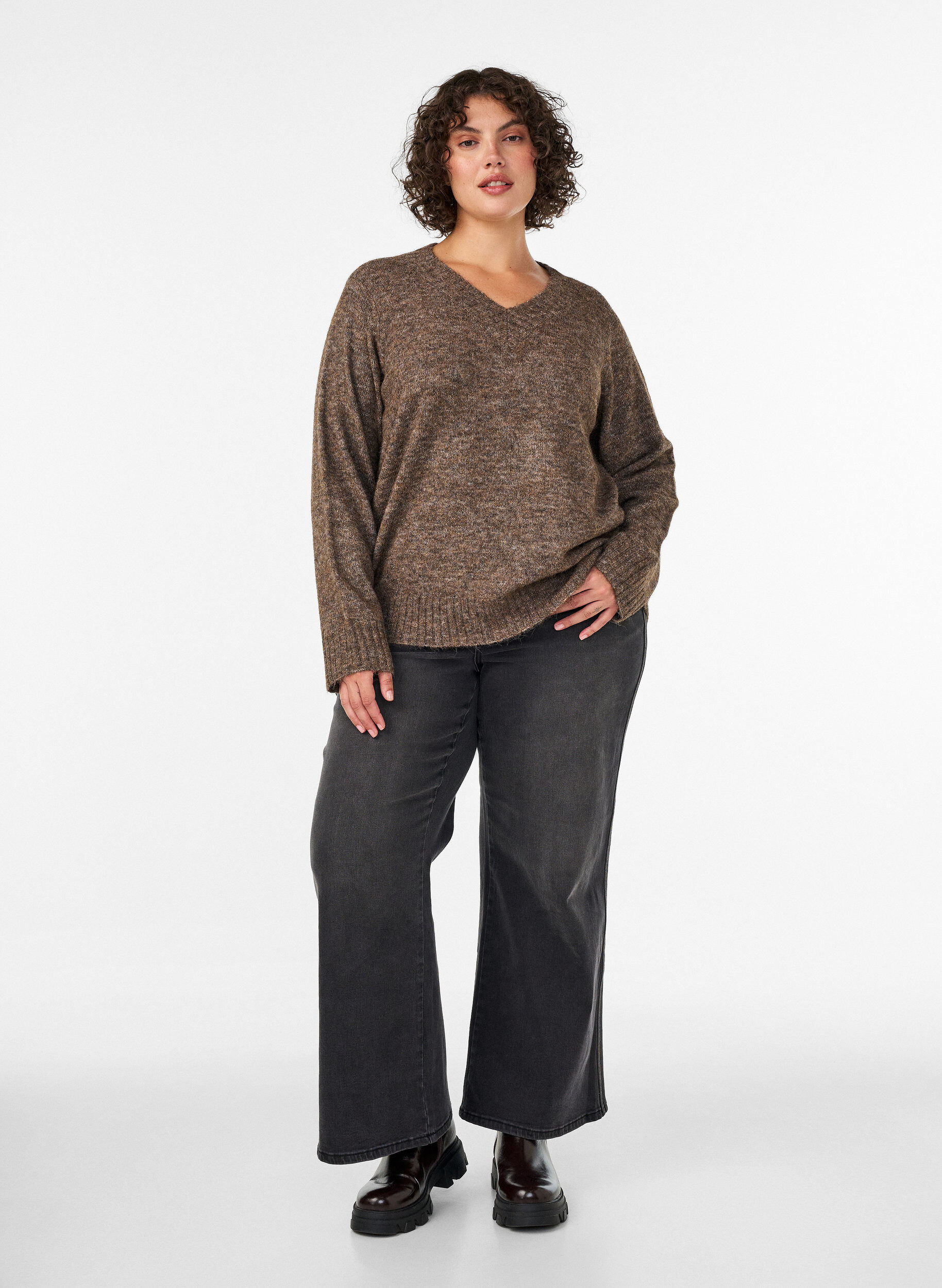 ZizziStriktr&oslash;je med V-hals, Brun, Model image number 1