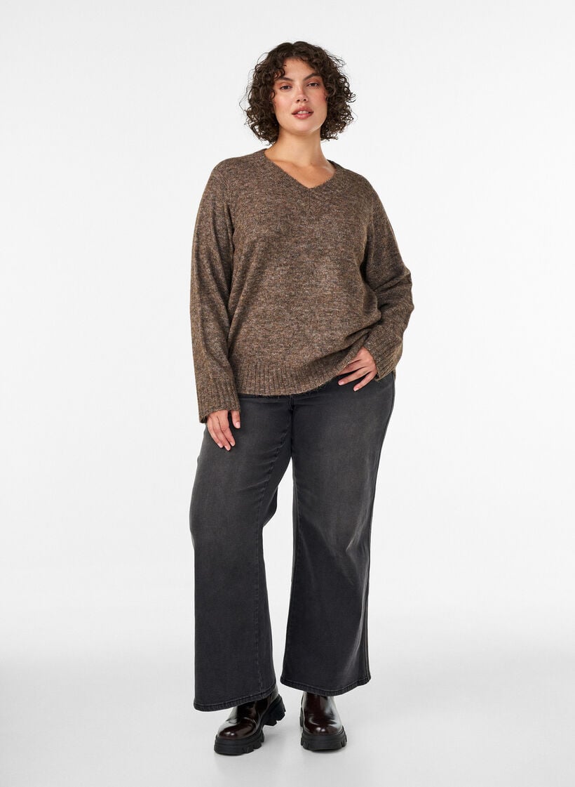 Striktr&oslash;je med V-hals, Brun, Model image number 1